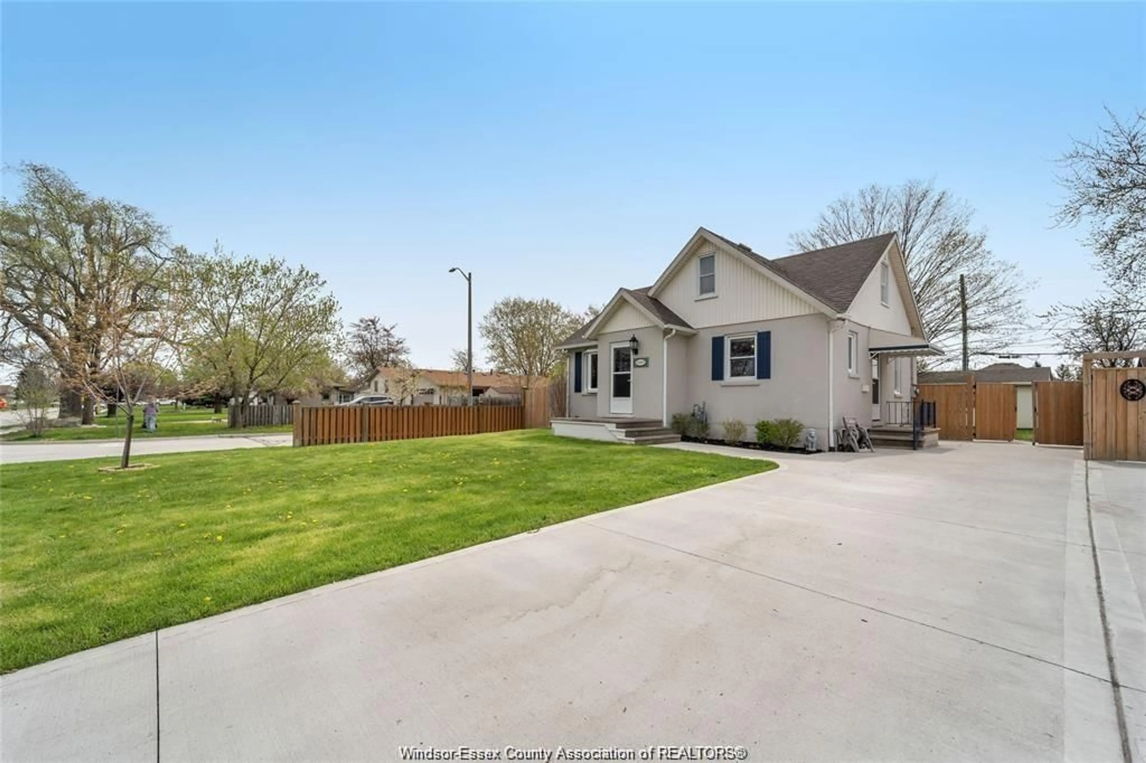 A pic from outside/outdoor area/front of a property/back of a property/a pic from drone, street for 12357 RENAUD St, Tecumseh Ontario N8N 1P9