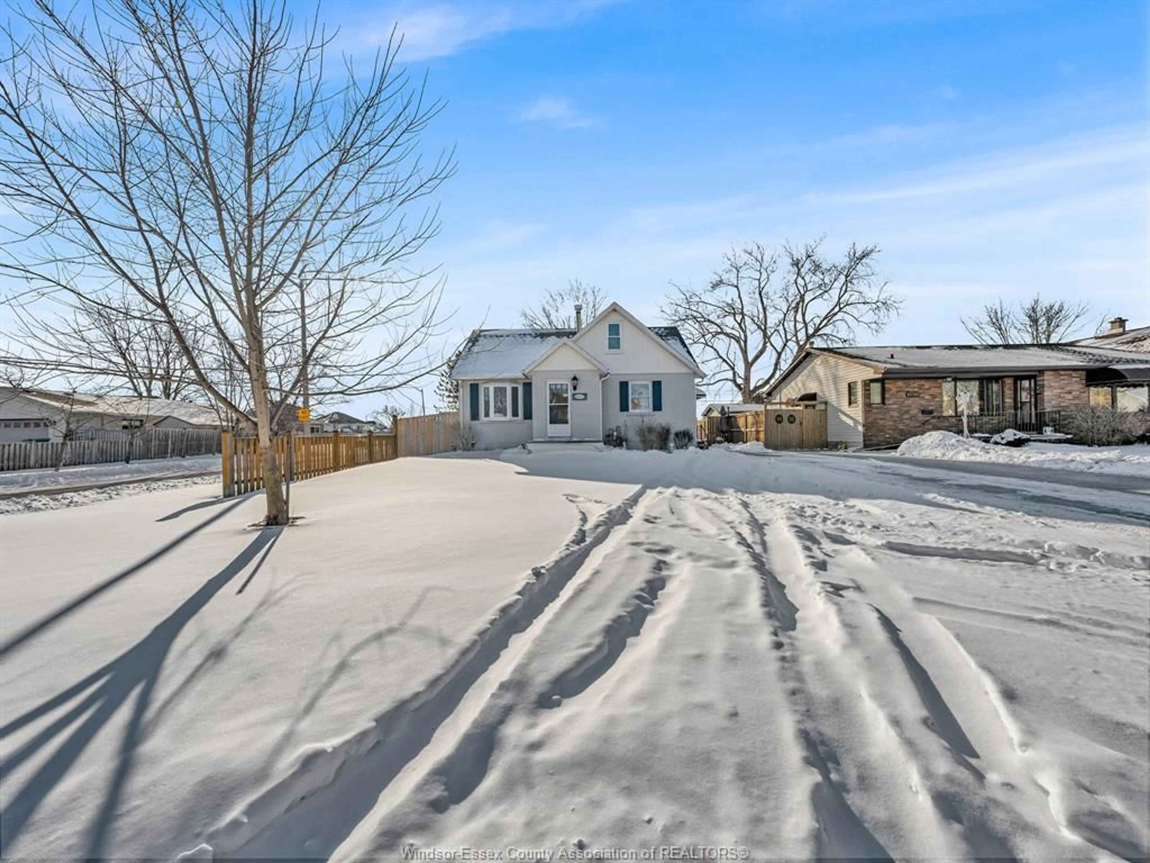 A pic from outside/outdoor area/front of a property/back of a property/a pic from drone, street for 12357 RENAUD St, Tecumseh Ontario N8N 1P9