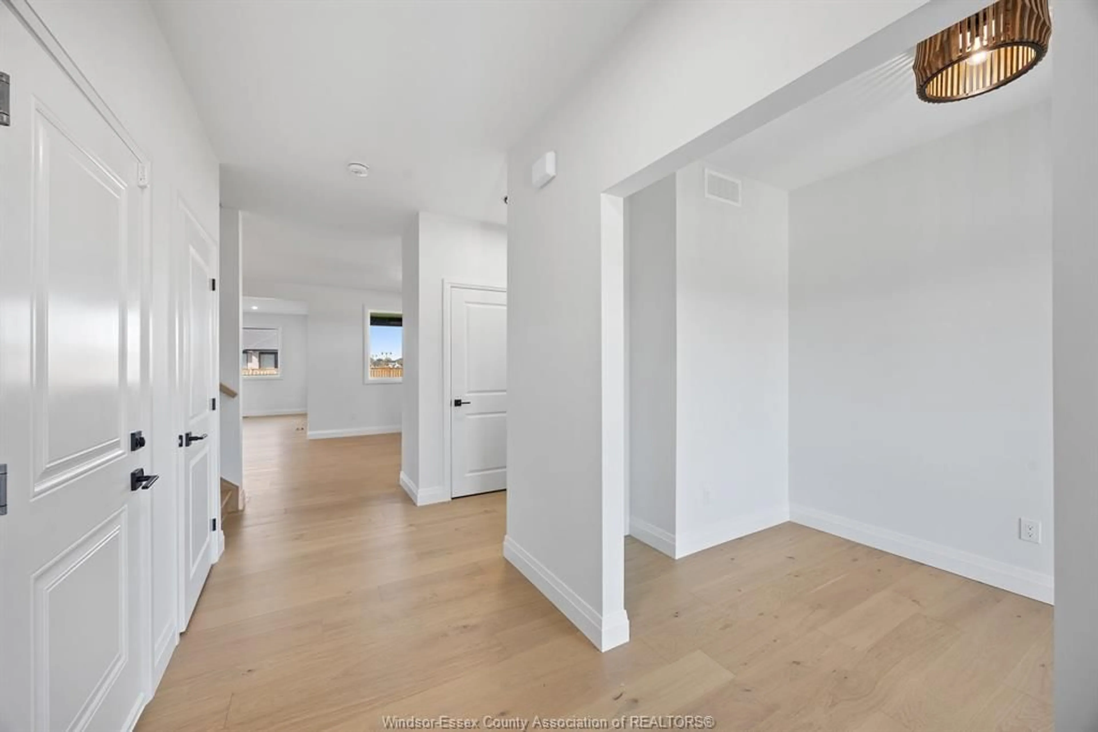 Unknown for 105 ERIE ISLE Crt, Amherstburg Ontario N9V 0H1