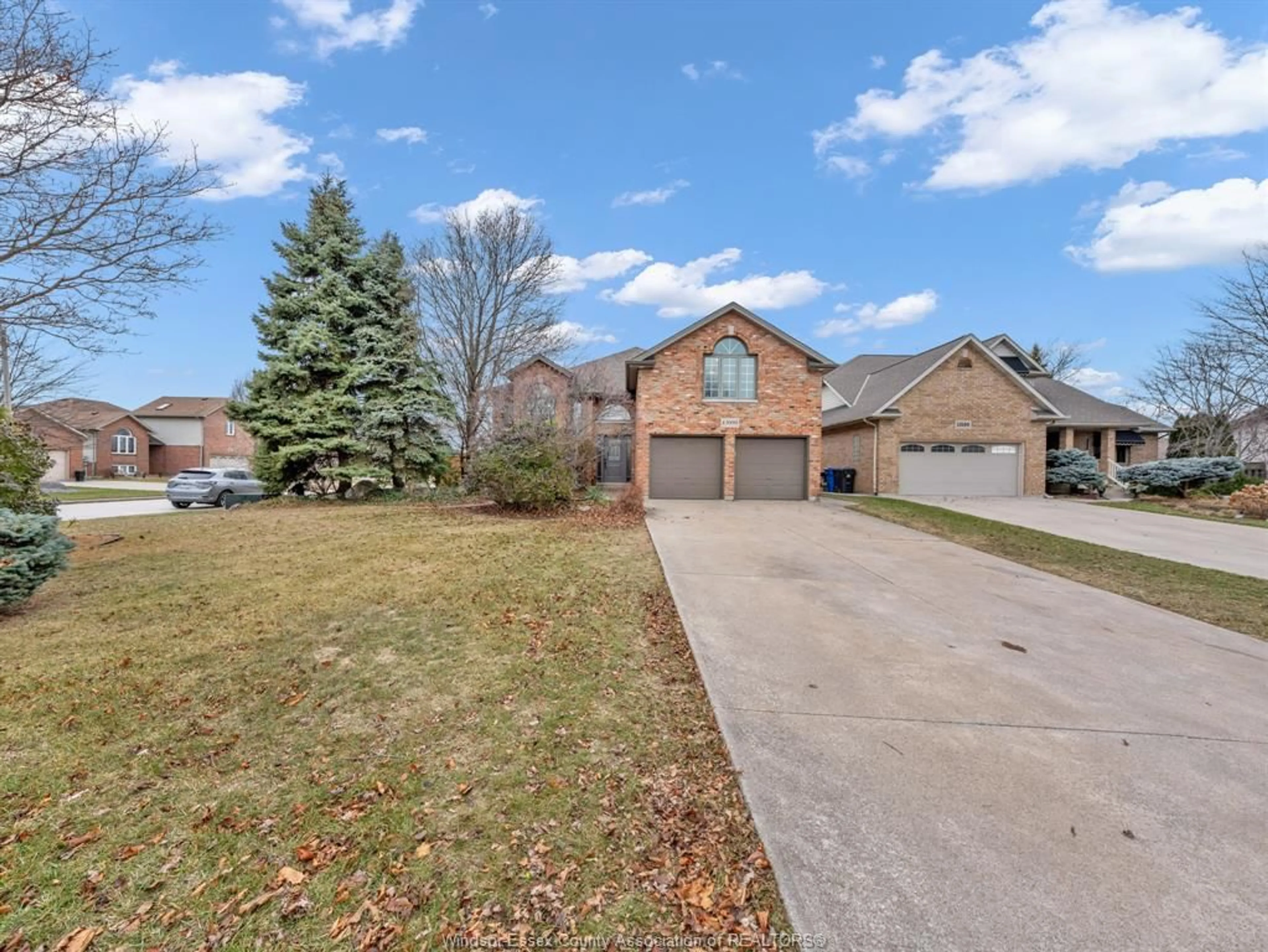 A pic from outside/outdoor area/front of a property/back of a property/a pic from drone, street for 13090 PARKLAND Cres, Tecumseh Ontario N8N 4V6