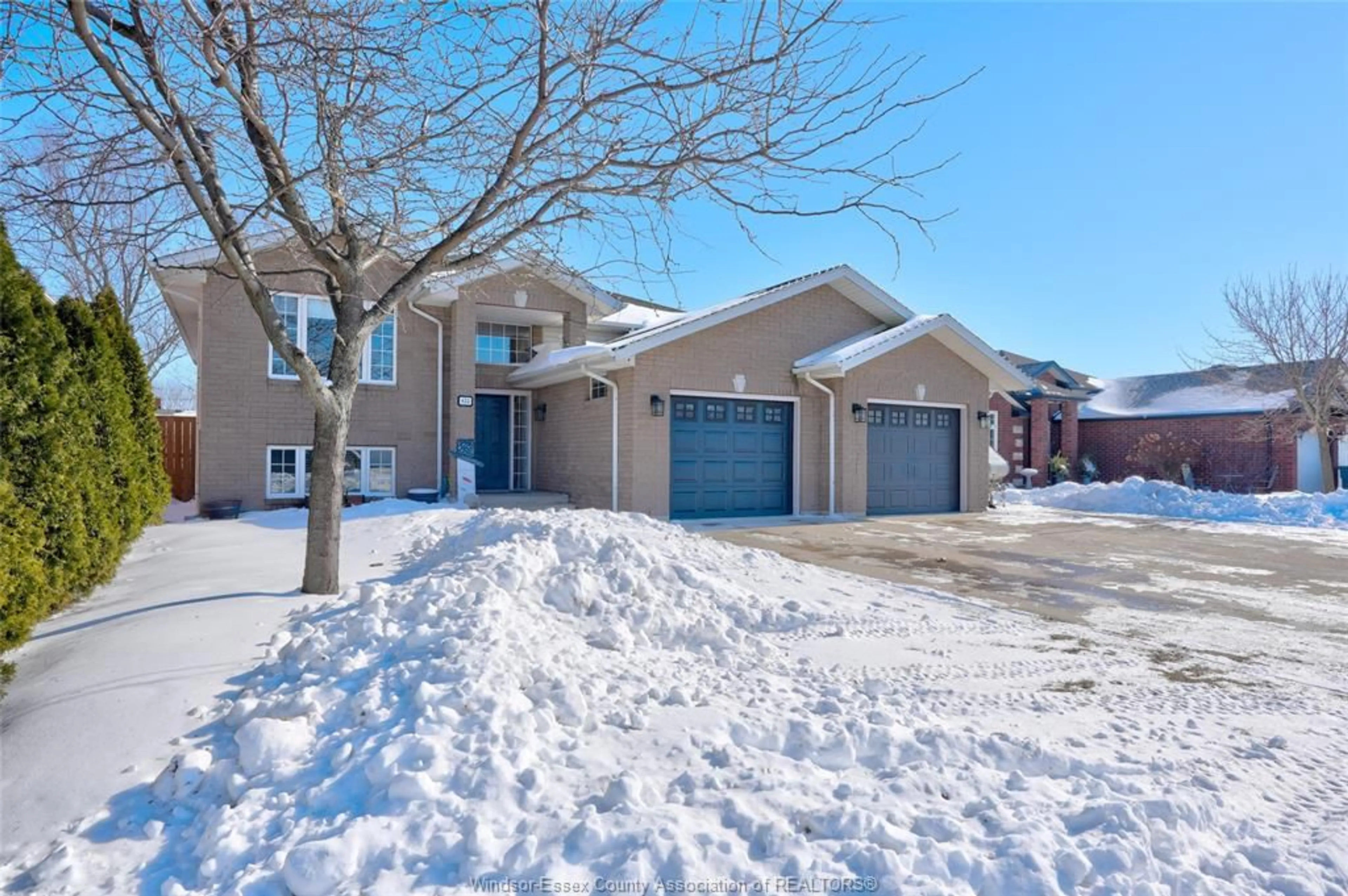 Unknown for 833 SOUTHWOOD Dr, Lakeshore Ontario N8L 1G1