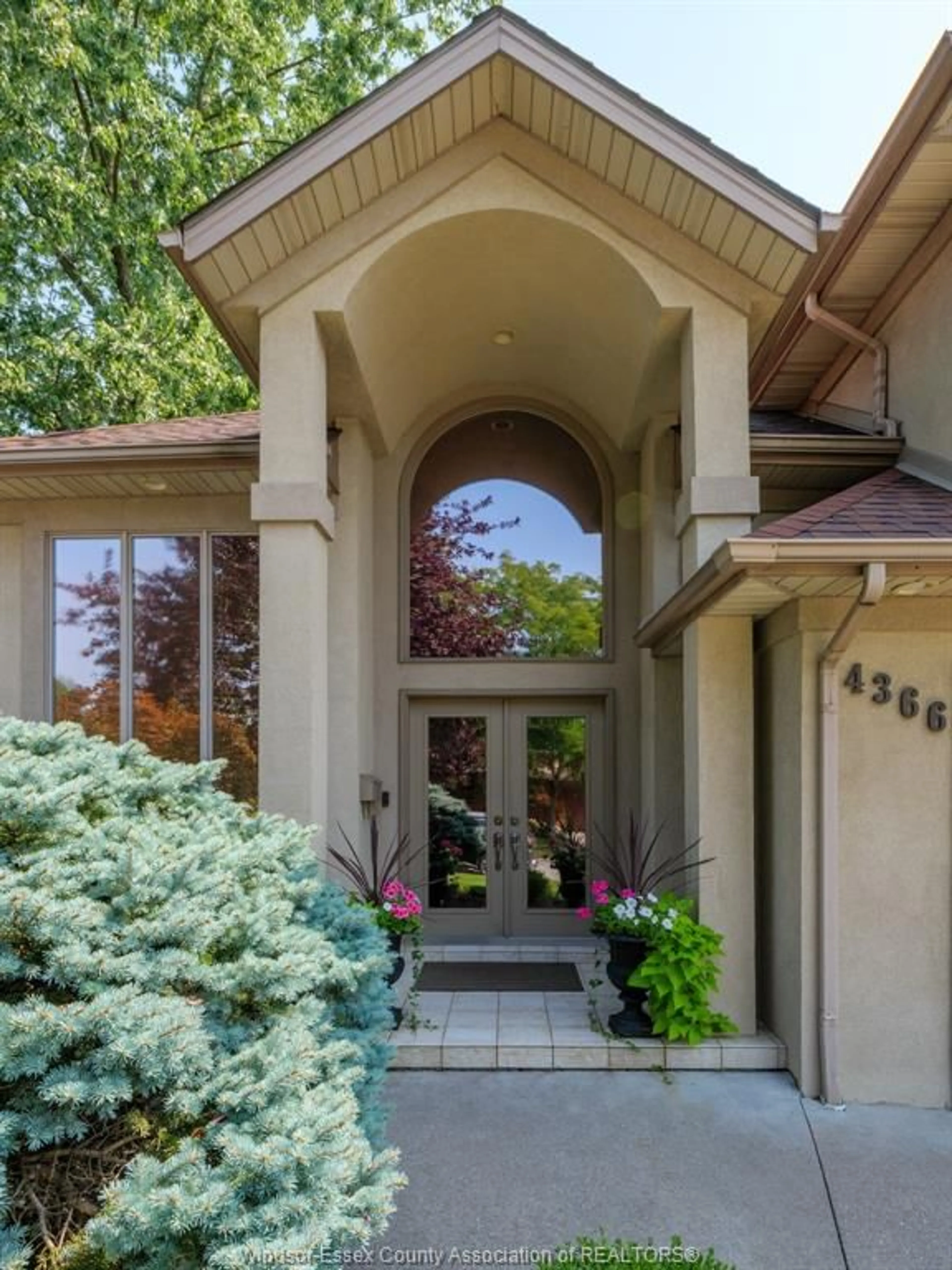 Indoor entryway for 4366 Guppy Court, Windsor Ontario N9G 2N8