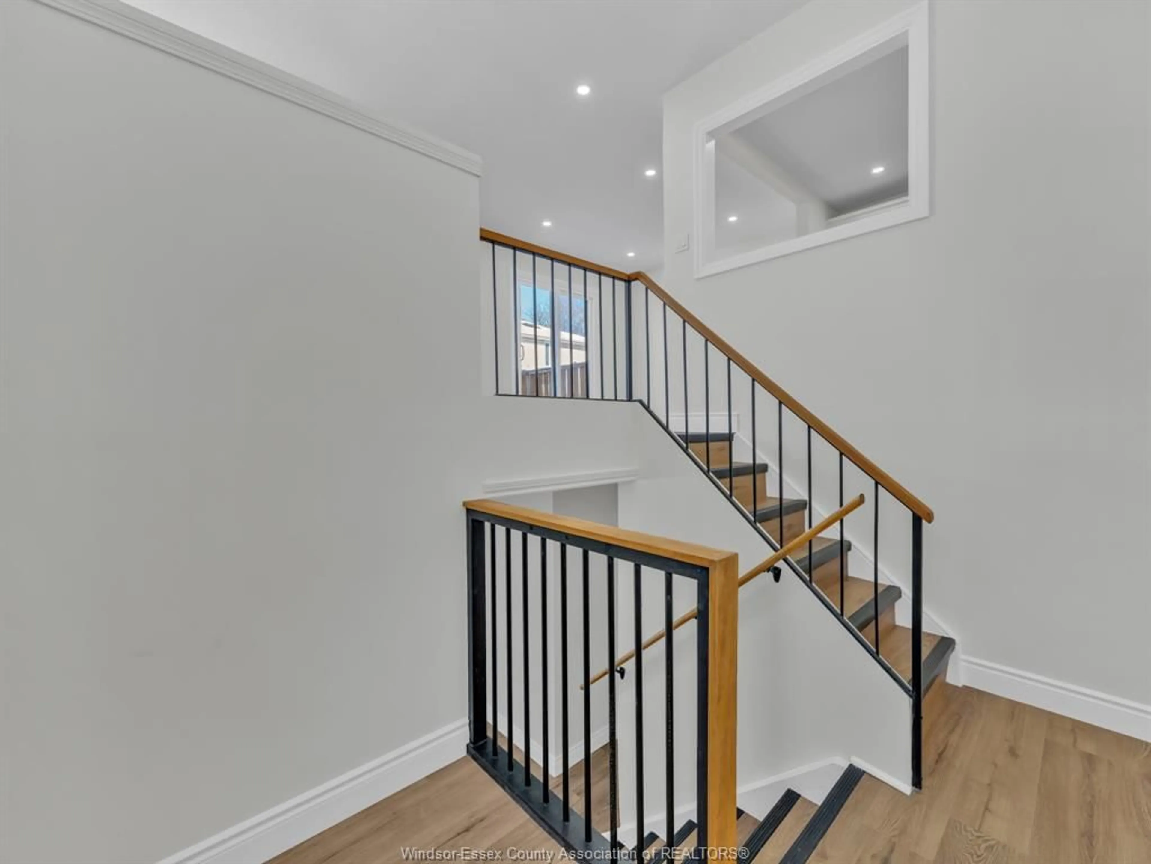 Stairs for 8428 DARLINGTON, Windsor Ontario N8S 4M2