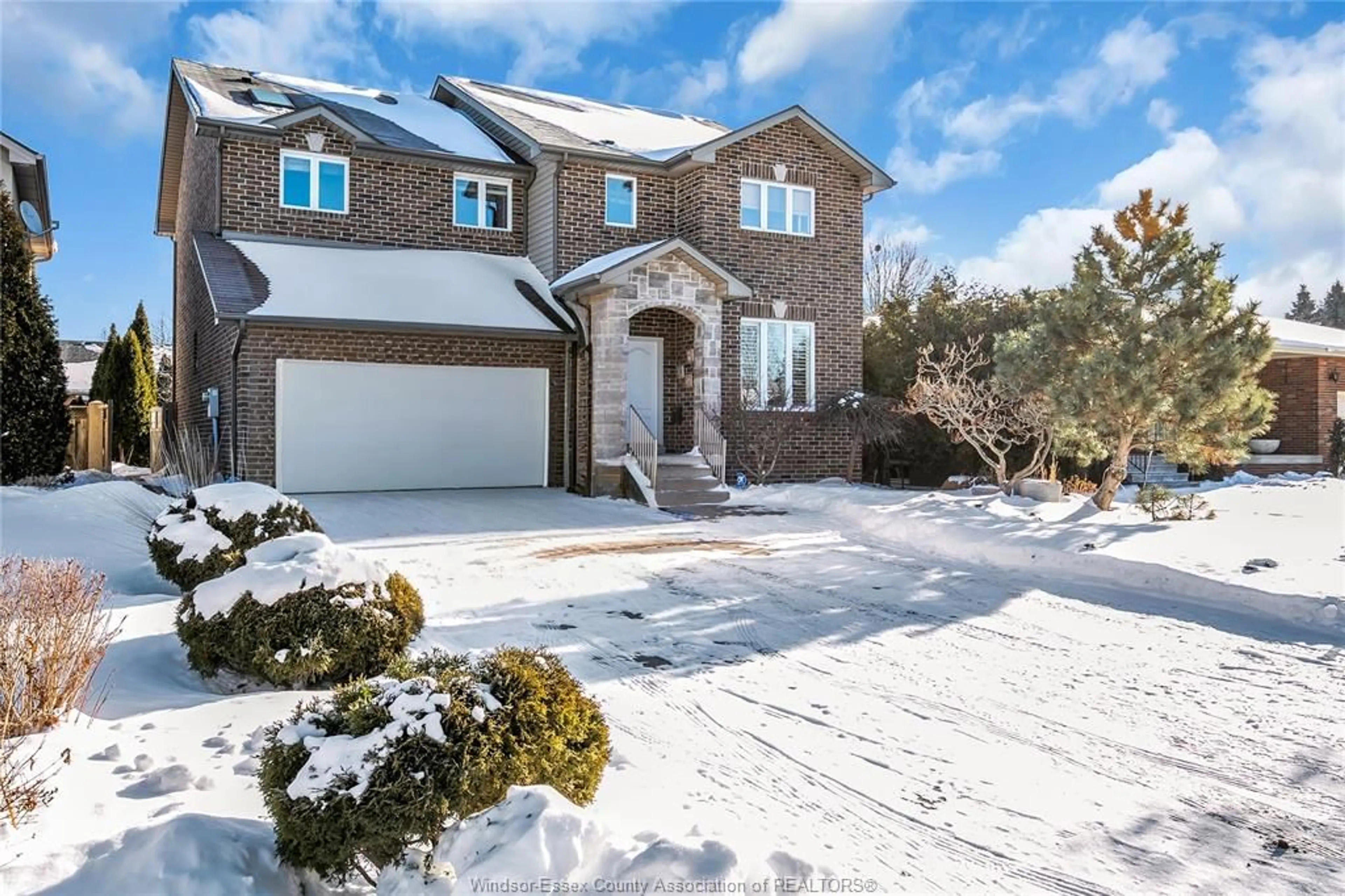 Home with brick exterior material, street for 3852 Concord Crt, Windsor Ontario N9G 3B3