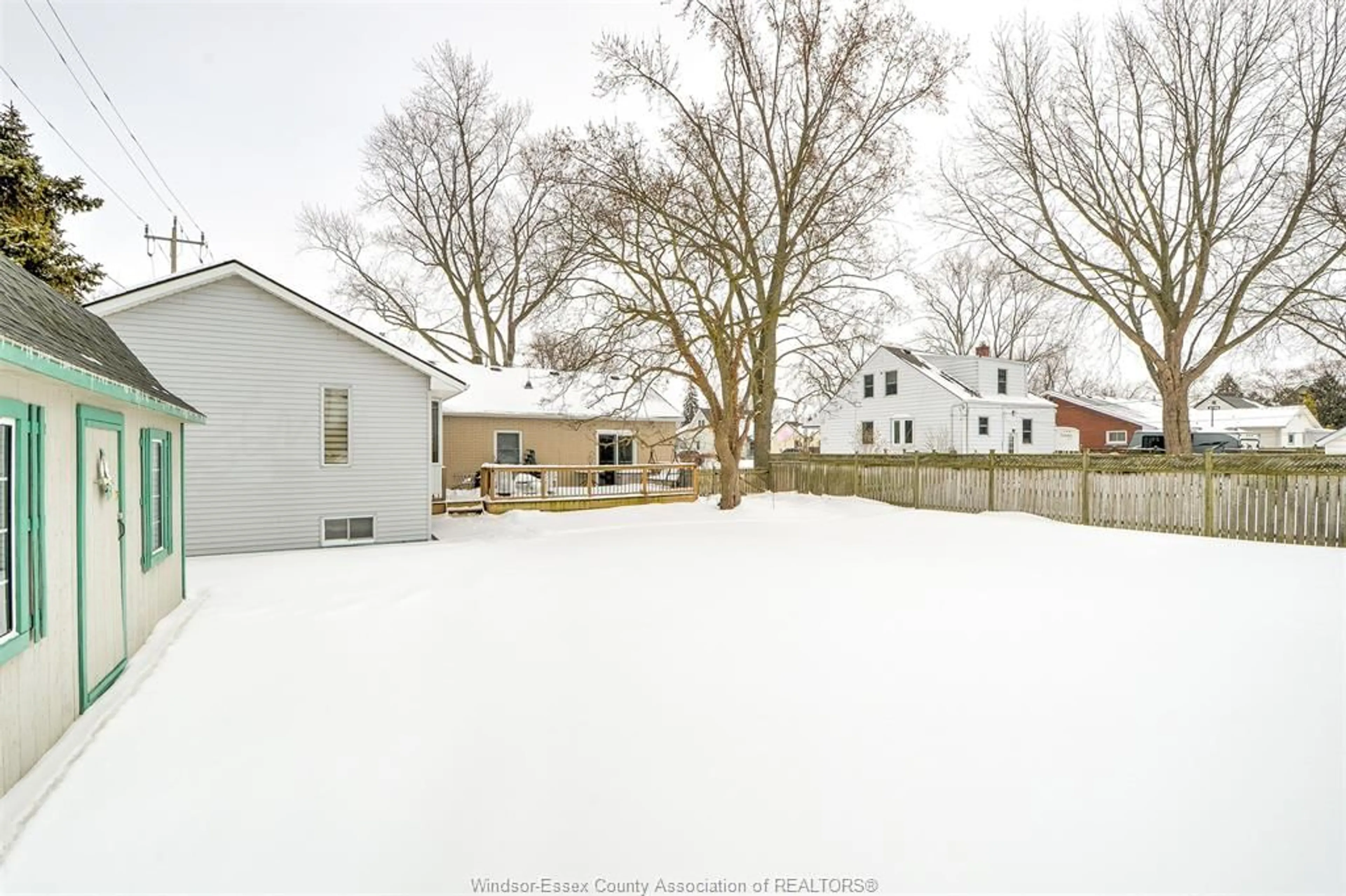 A pic from outside/outdoor area/front of a property/back of a property/a pic from drone, street for 354 KING St, Amherstburg Ontario N9V 2E2
