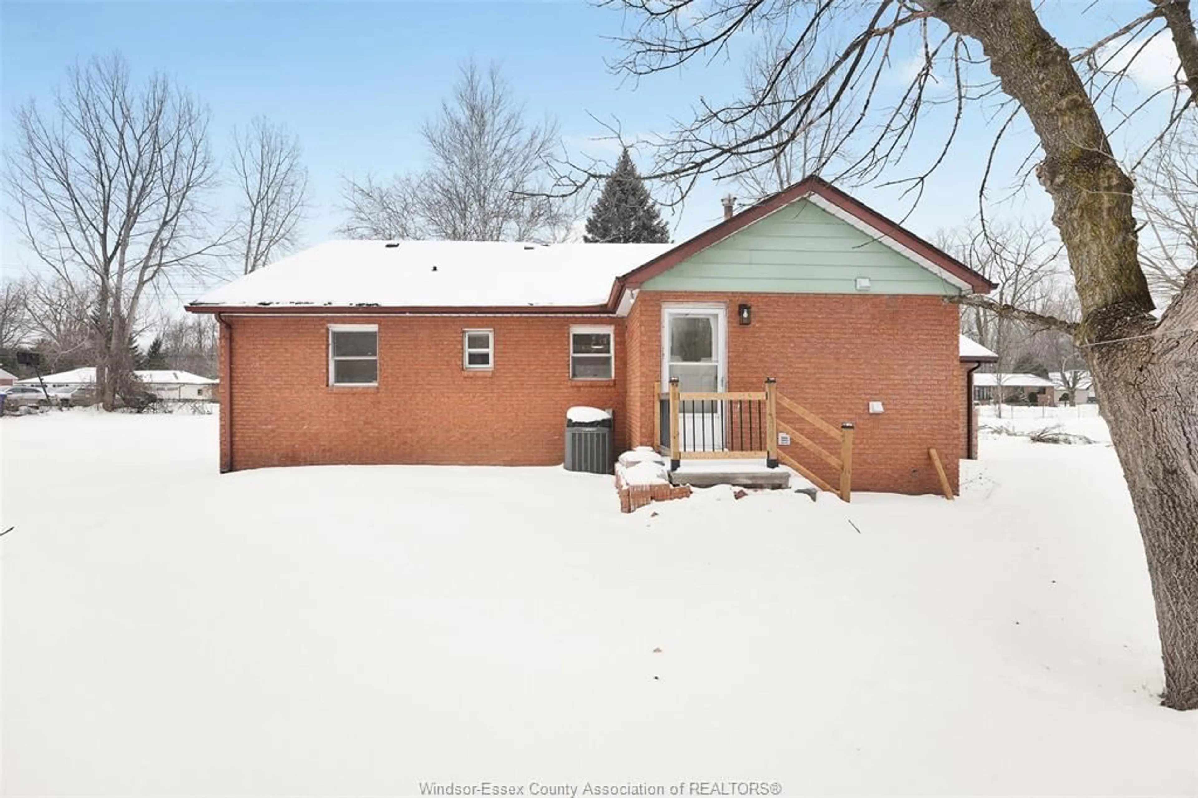 Unknown for 1561 ARMANDA St, Windsor Ontario N9C 3X1