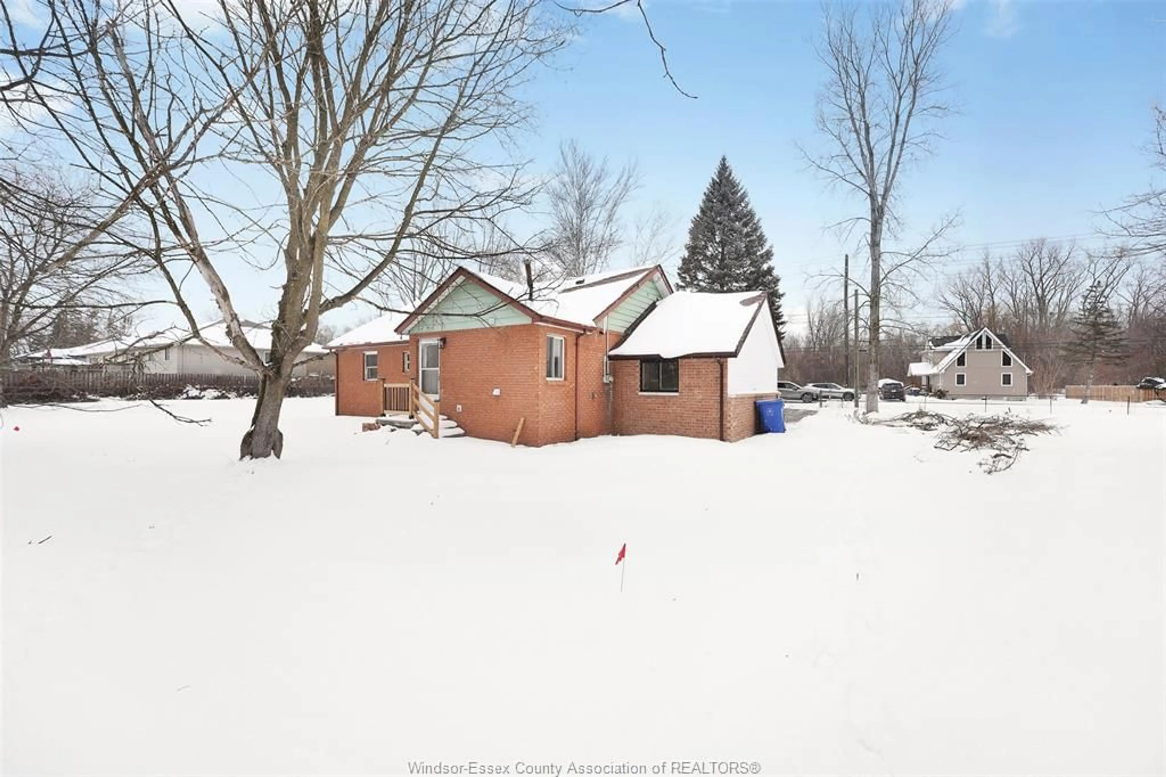 A pic from outside/outdoor area/front of a property/back of a property/a pic from drone, street for 1561 ARMANDA St, Windsor Ontario N9C 3X1