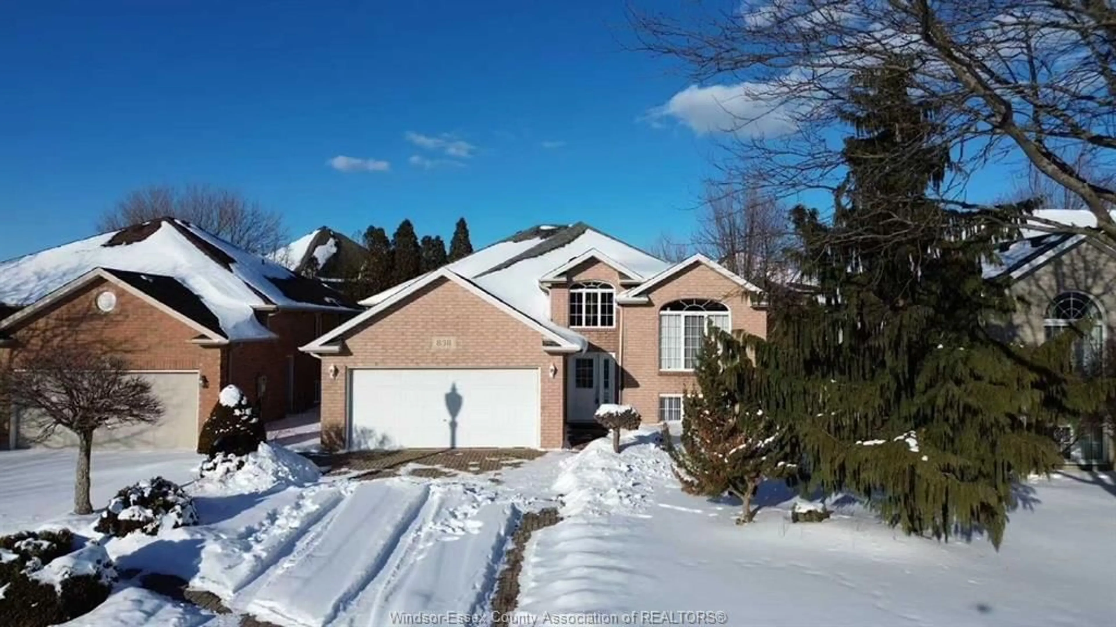 A pic from outside/outdoor area/front of a property/back of a property/a pic from drone, unknown for 838 MARCUZ, Windsor Ontario N9G 2T3