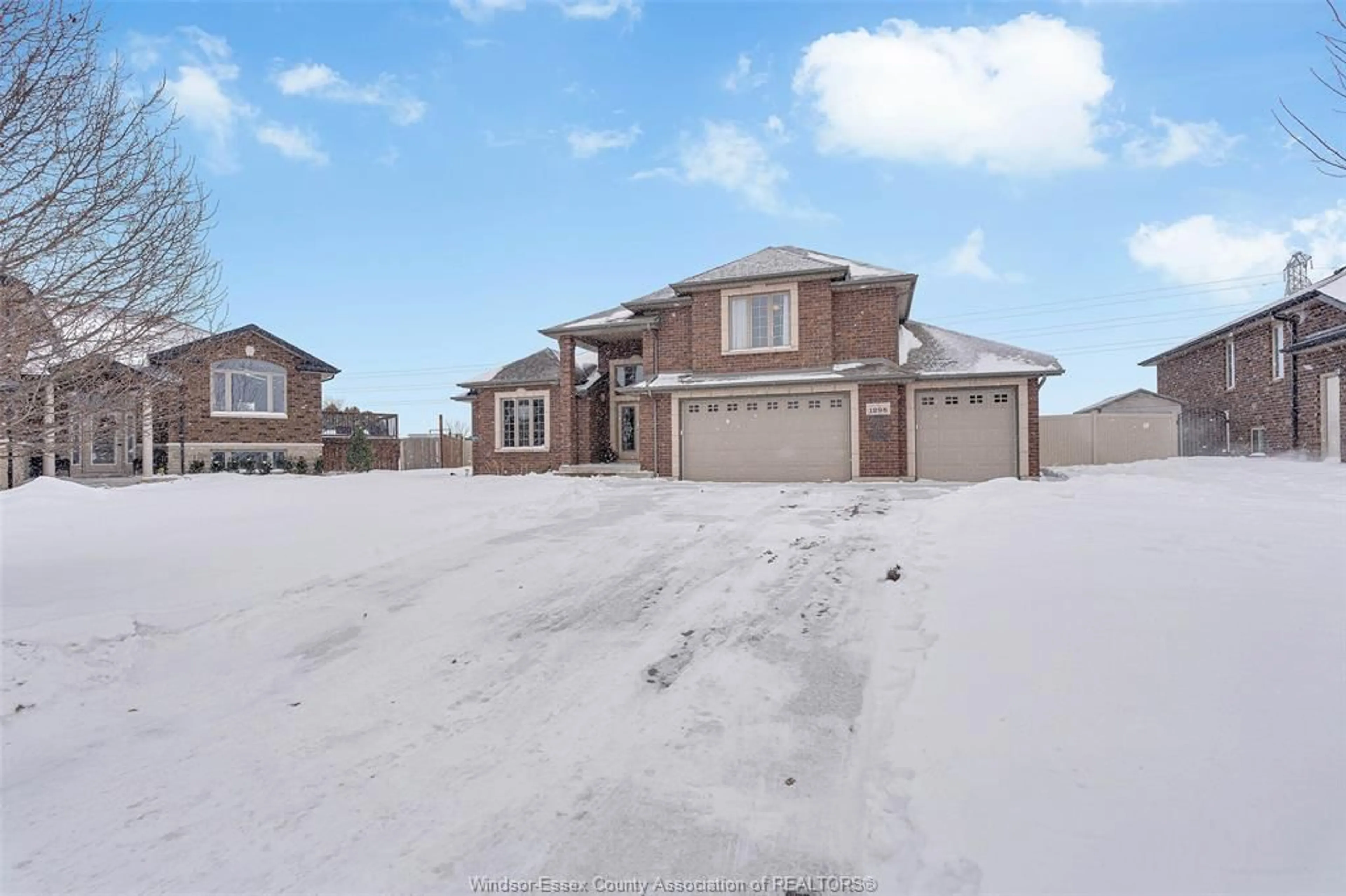 A pic from outside/outdoor area/front of a property/back of a property/a pic from drone, street for 1298 DEER RUN Trail, Lakeshore Ontario N8L 0S8