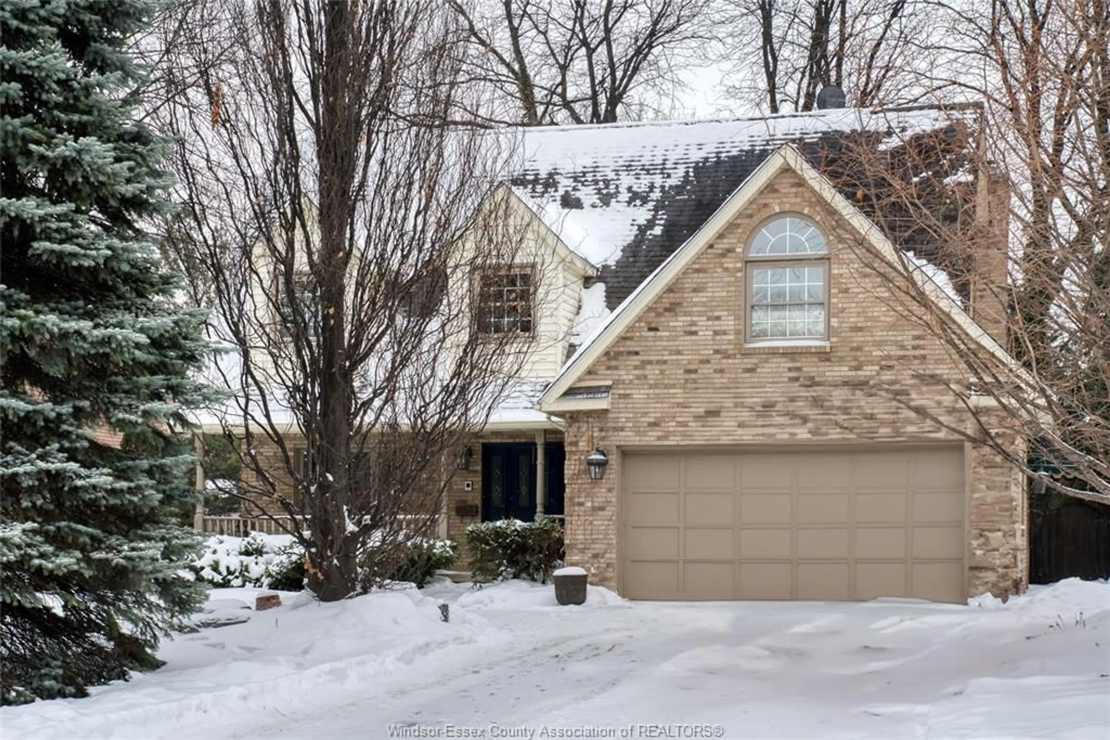 Home with vinyl exterior material, street for 323 MAJESTIC Dr, Lakeshore Ontario N8N 4K9