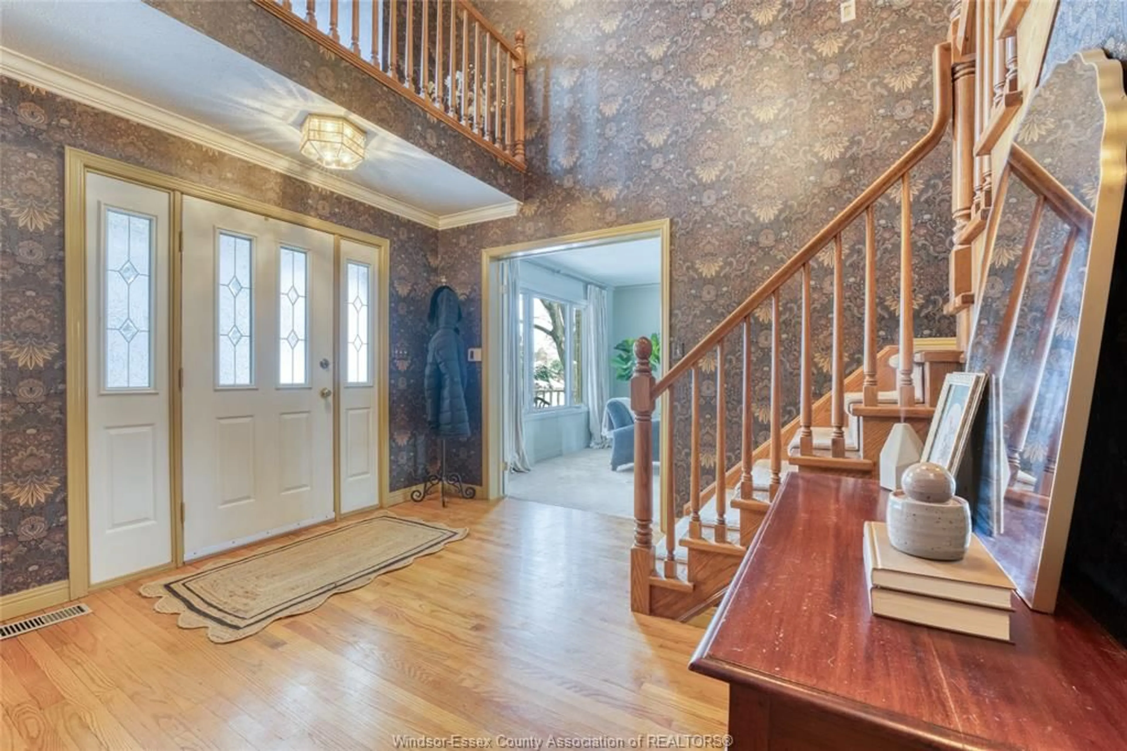 Indoor foyer for 323 MAJESTIC Dr, Lakeshore Ontario N8N 4K9