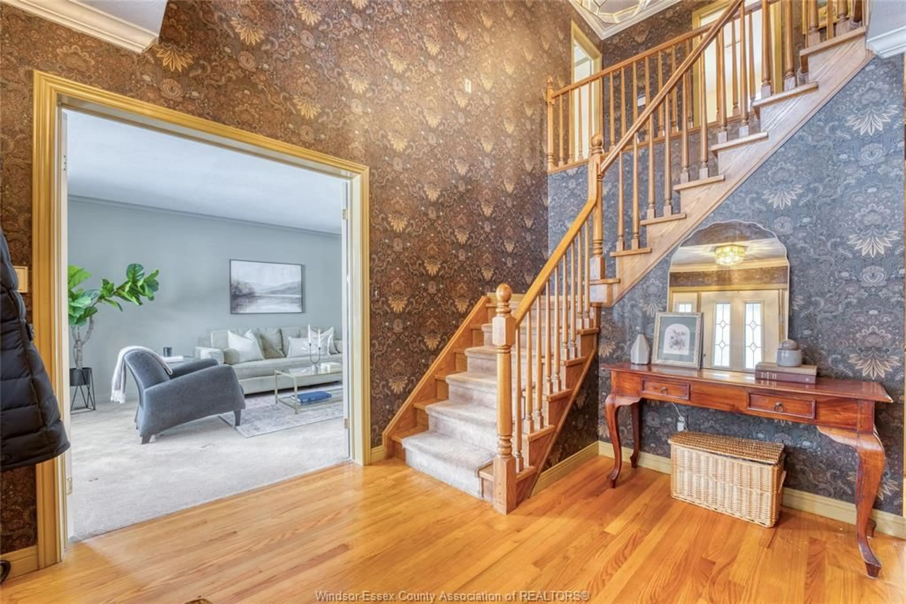 Unknown for 323 MAJESTIC Dr, Lakeshore Ontario N8N 4K9