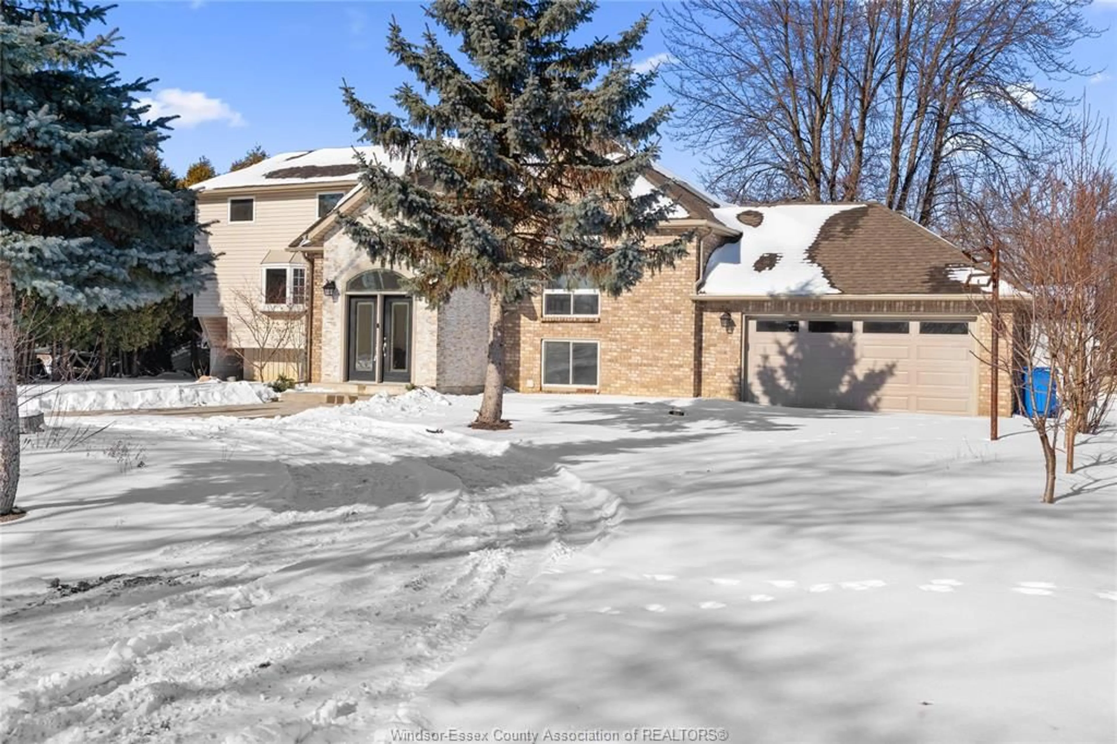 A pic from outside/outdoor area/front of a property/back of a property/a pic from drone, street for 12042 MAISONNEUVE, Tecumseh Ontario N8N 4Z1