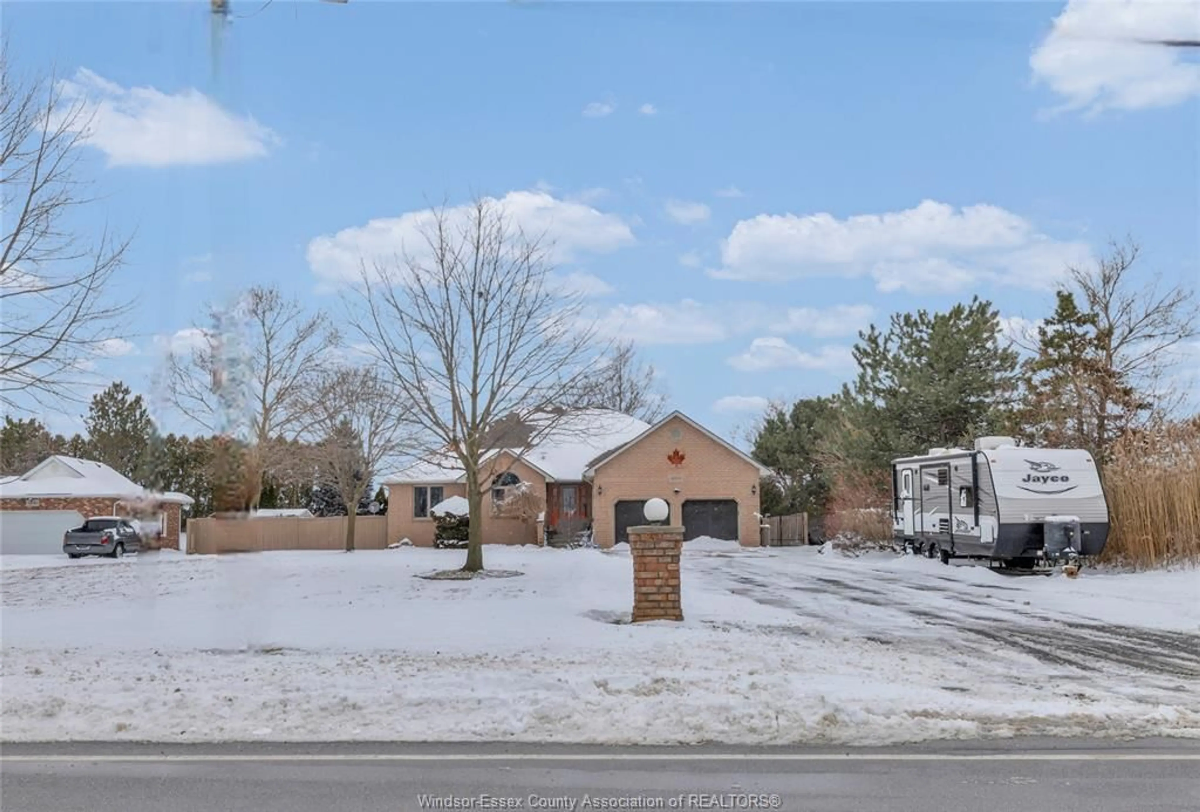 A pic from outside/outdoor area/front of a property/back of a property/a pic from drone, street for 4160 BASELINE, Windsor Ontario N9A 6T3