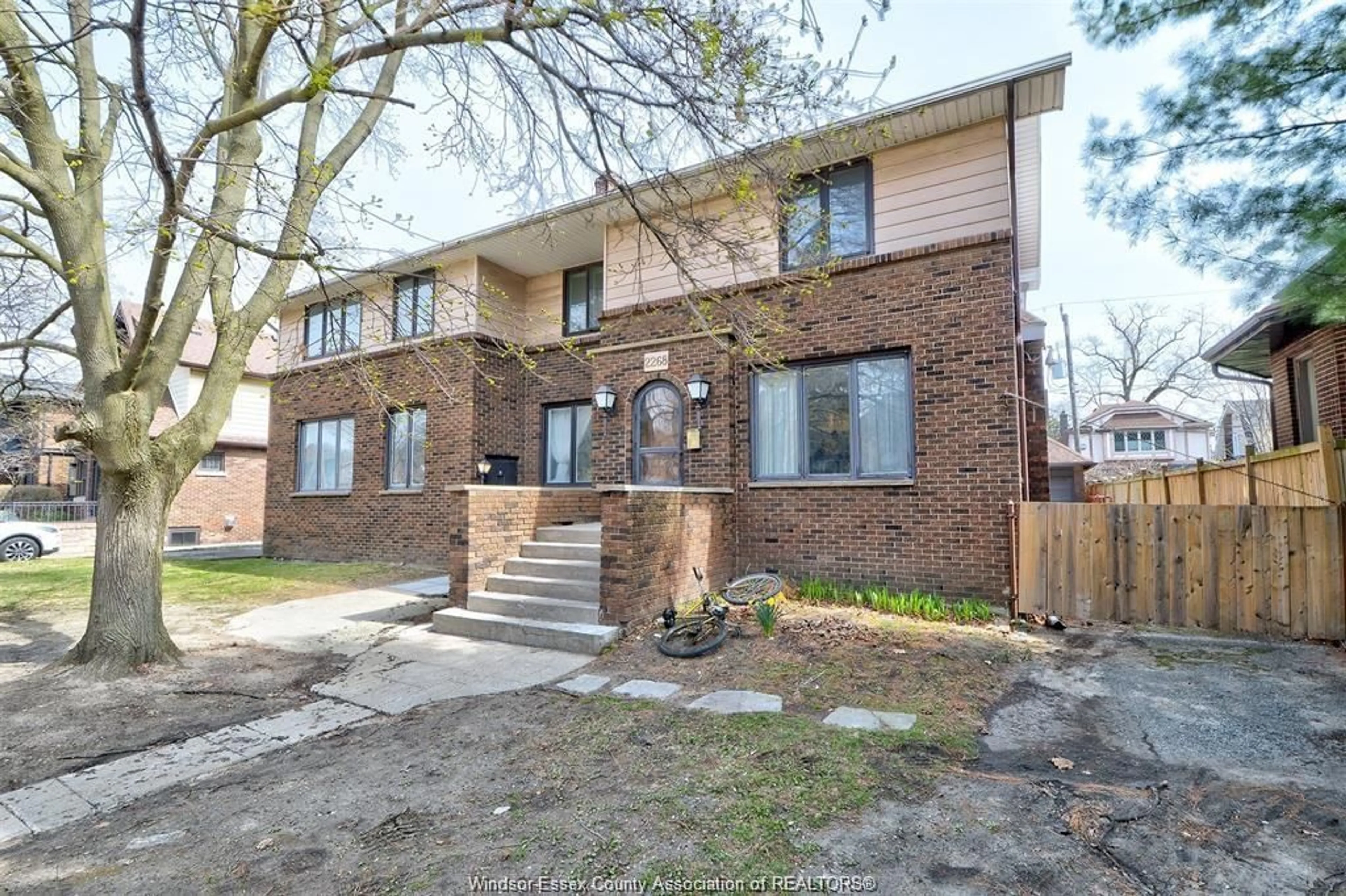 Home with brick exterior material, street for 2268 Victoria, Windsor Ontario N8X 1R1
