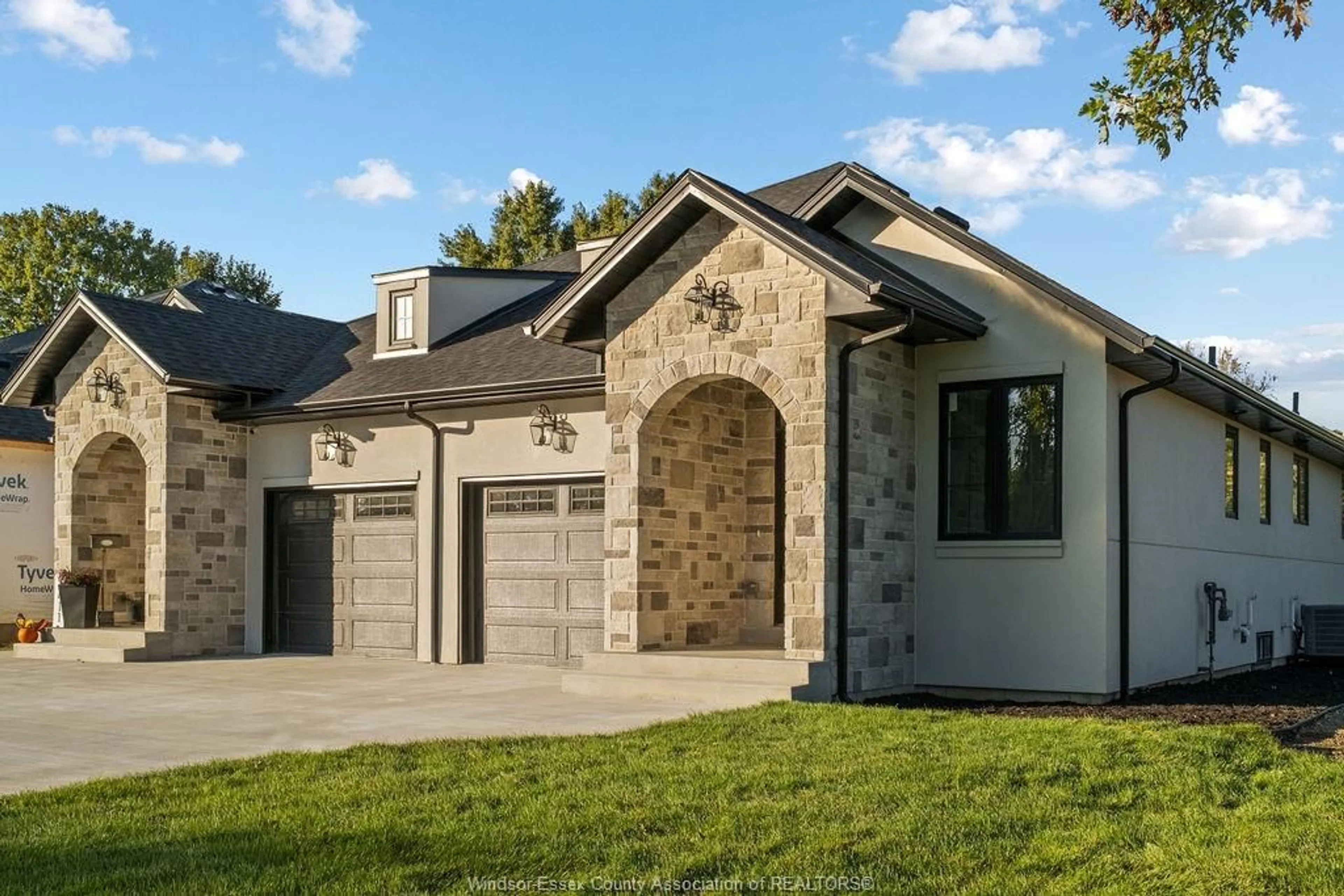 Home with brick exterior material, street for 1407 STUART, LaSalle Ontario N9J 1Y4