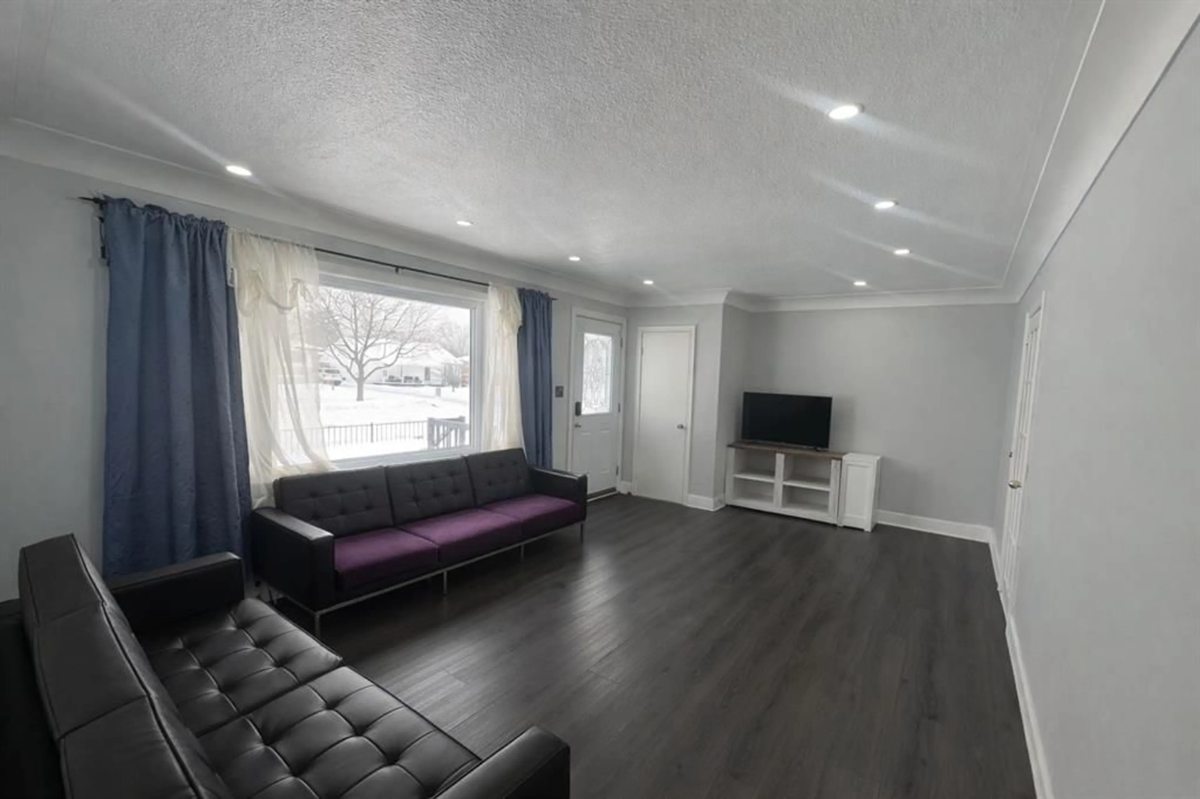 Living room with furniture, wood/laminate floor for 66 TWEEDSMUIR Ave, Sarnia Ontario N7S 2S1