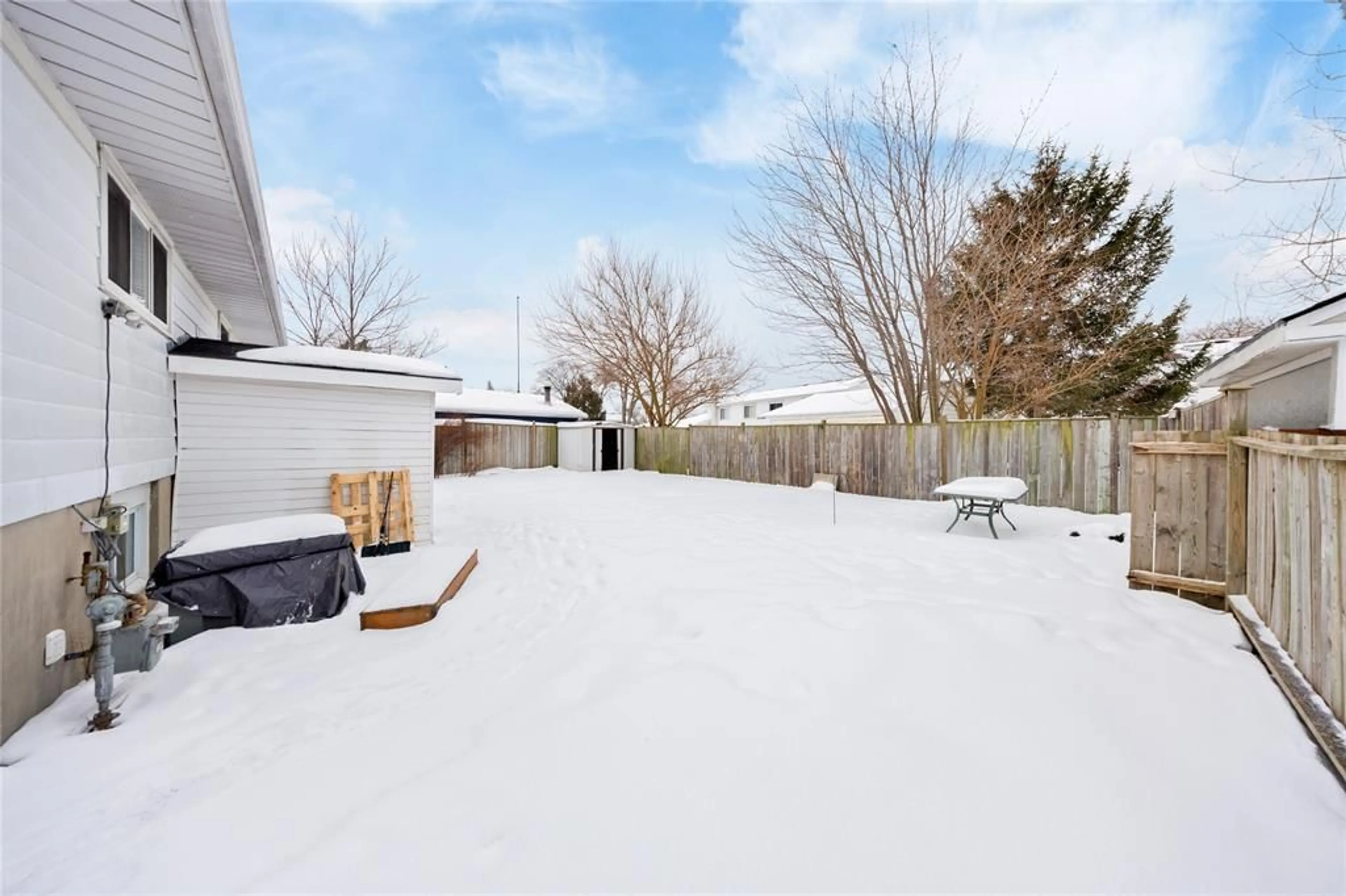 Patio, street for 165 Hanna Cres, Sarnia Ontario N7S 4H4