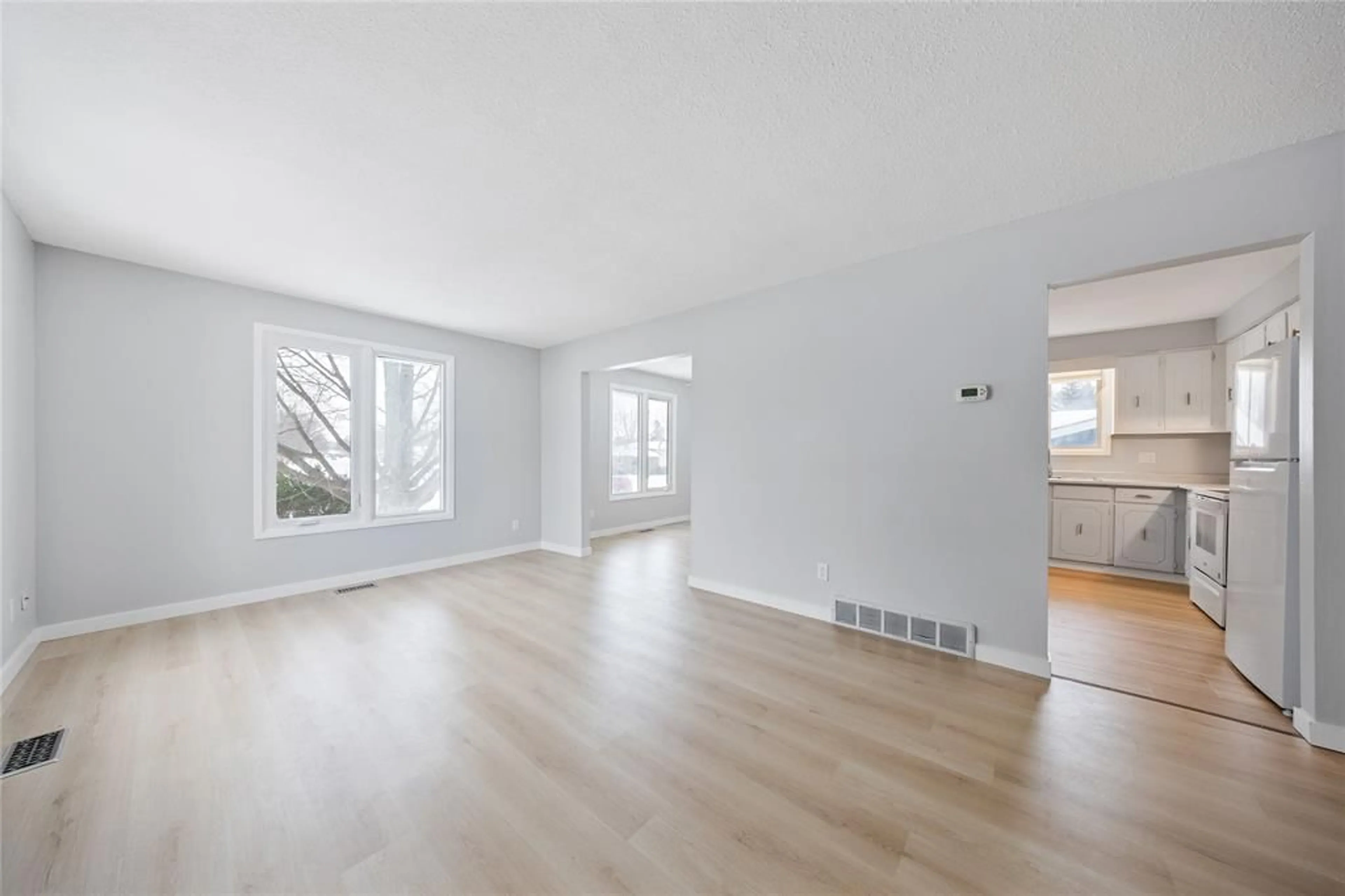 A pic of a room for 165 Hanna Cres, Sarnia Ontario N7S 4H4