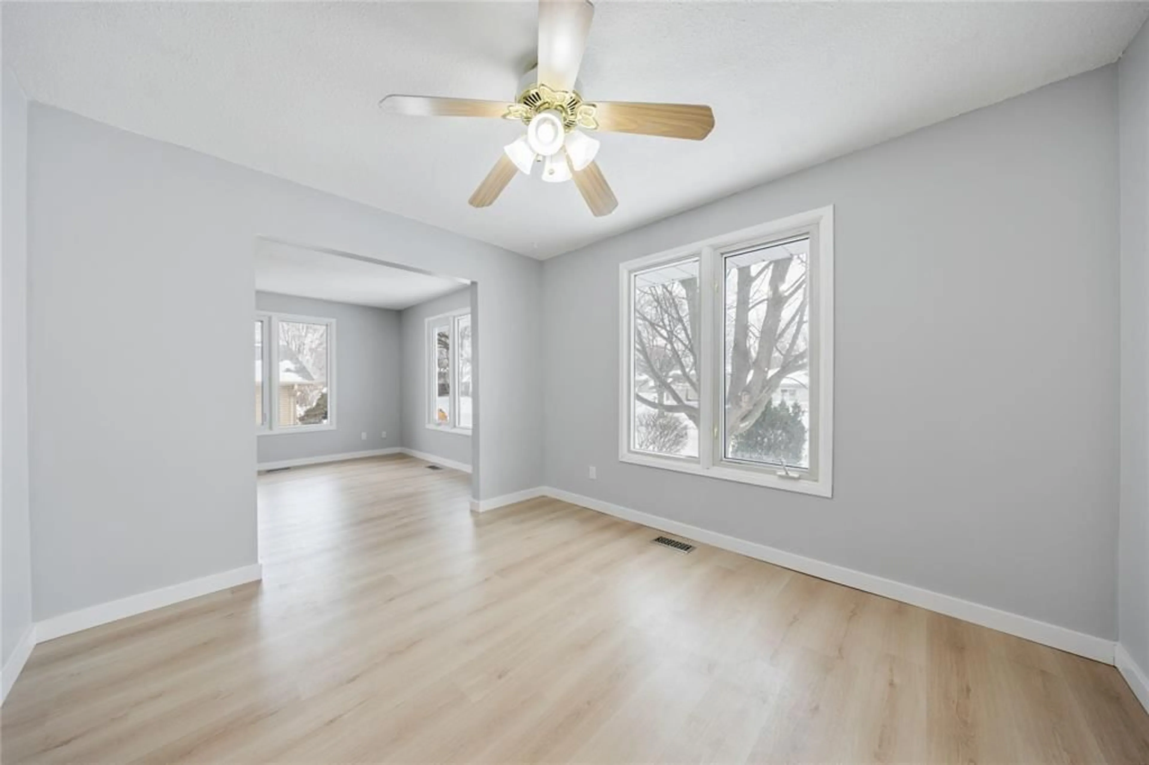 A pic of a room for 165 Hanna Cres, Sarnia Ontario N7S 4H4