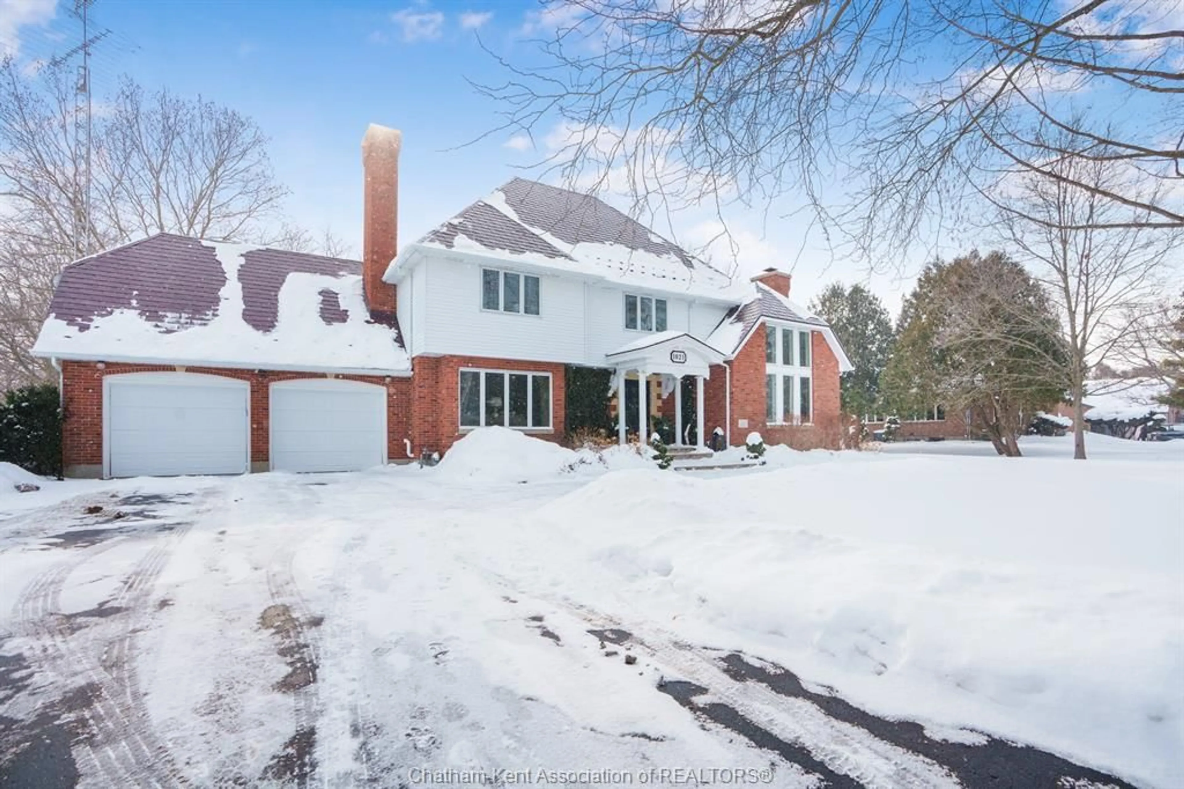 A pic from outside/outdoor area/front of a property/back of a property/a pic from drone, street for 1821 Blackwell Rd, Sarnia Ontario N7T 7H4