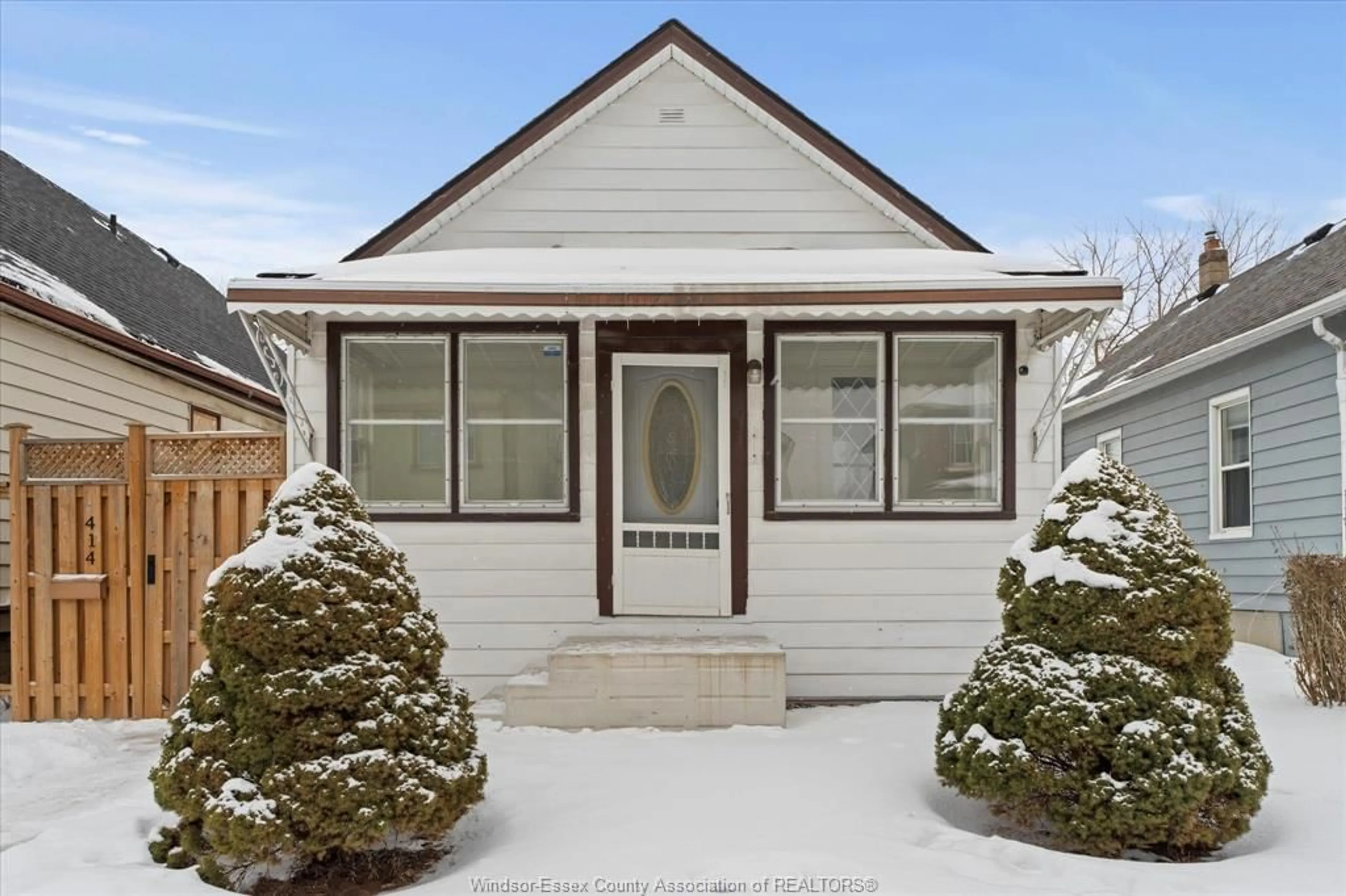 Home with vinyl exterior material, street for 414 PARENT AVENUE, Windsor Ontario N9A 2C1