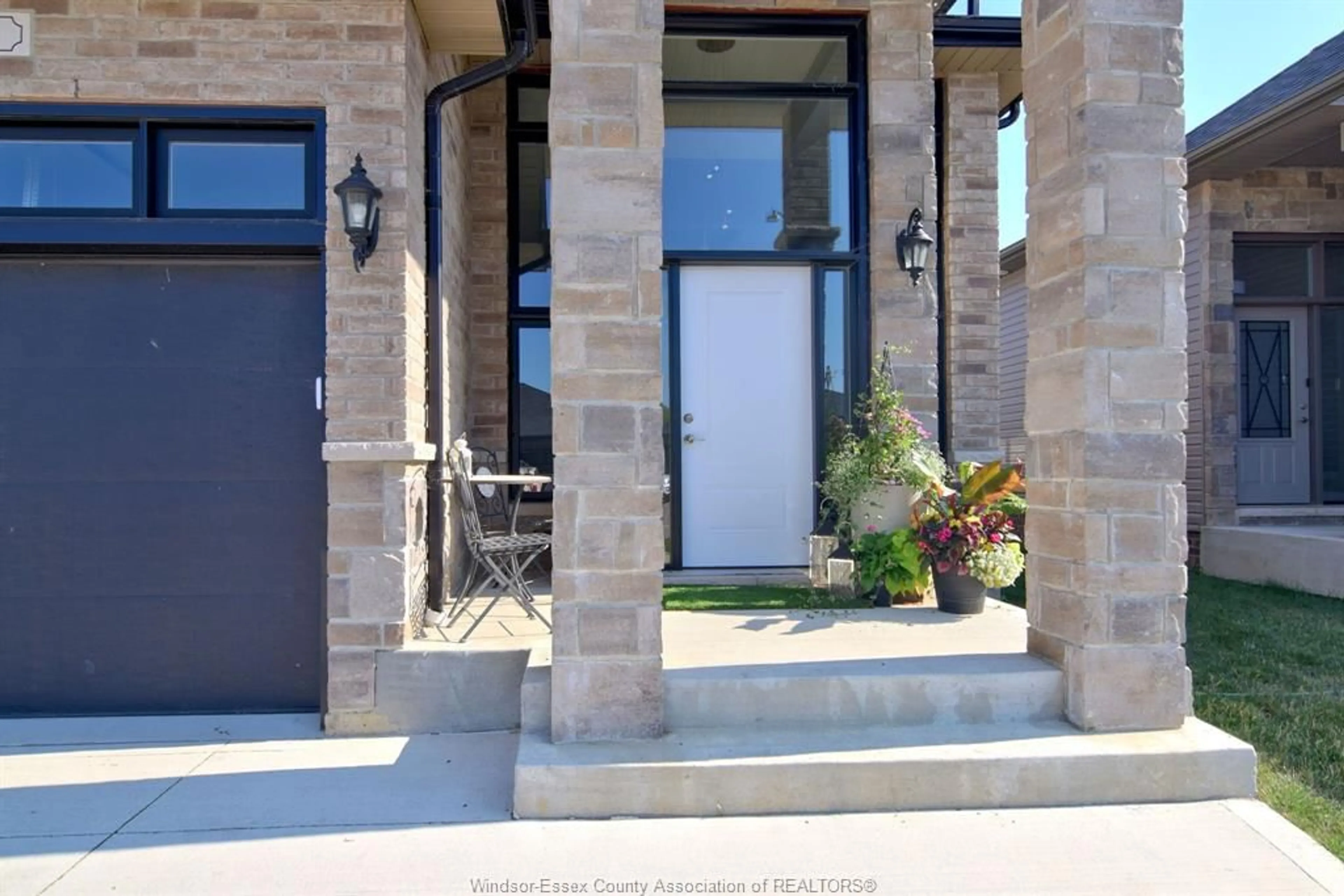 Indoor entryway for 9 WOODLAND, Kingsville Ontario N9Y 0B1