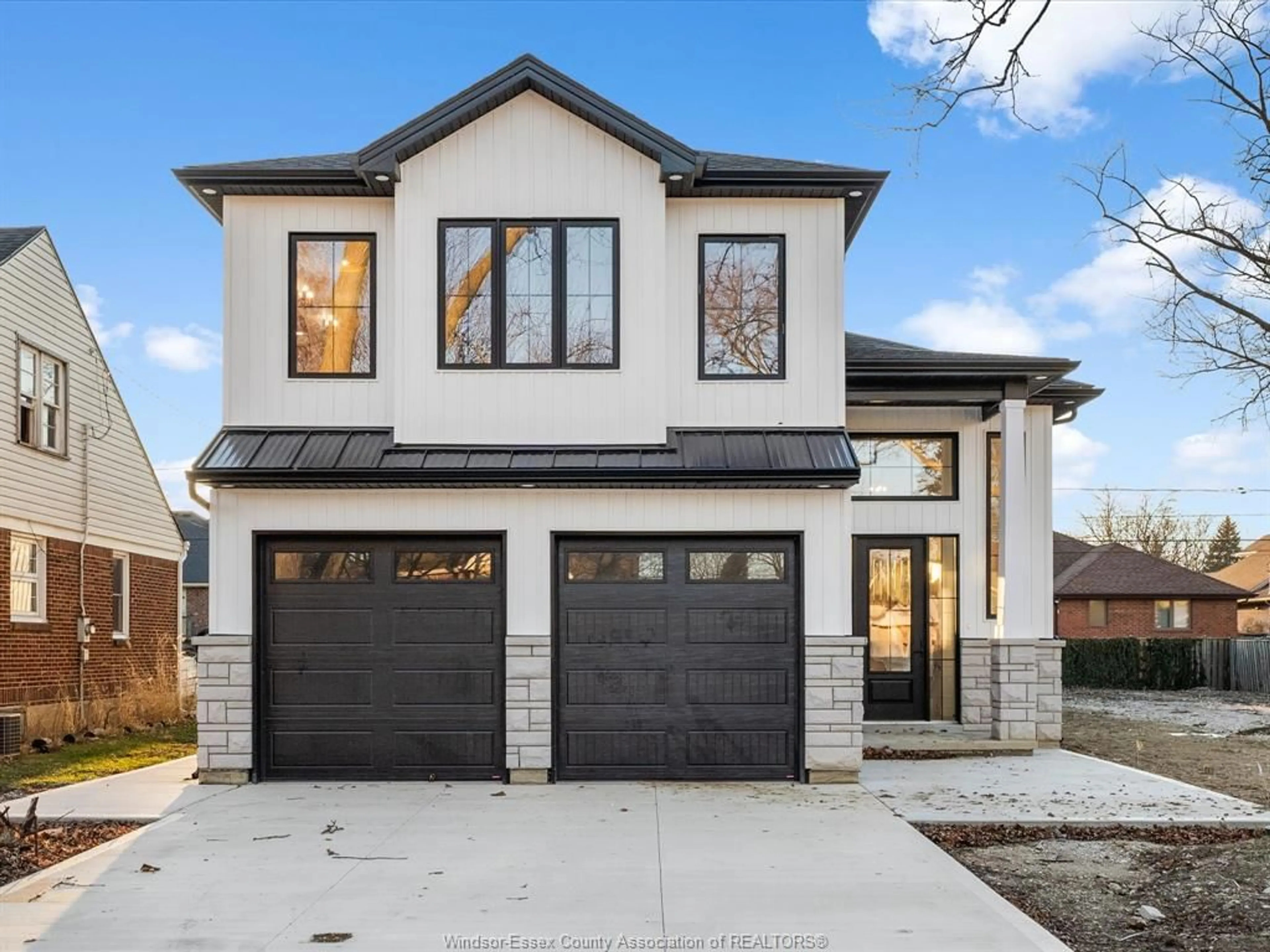 Home with brick exterior material, street for 3277 BYNG, Windsor Ontario N8W 3H1