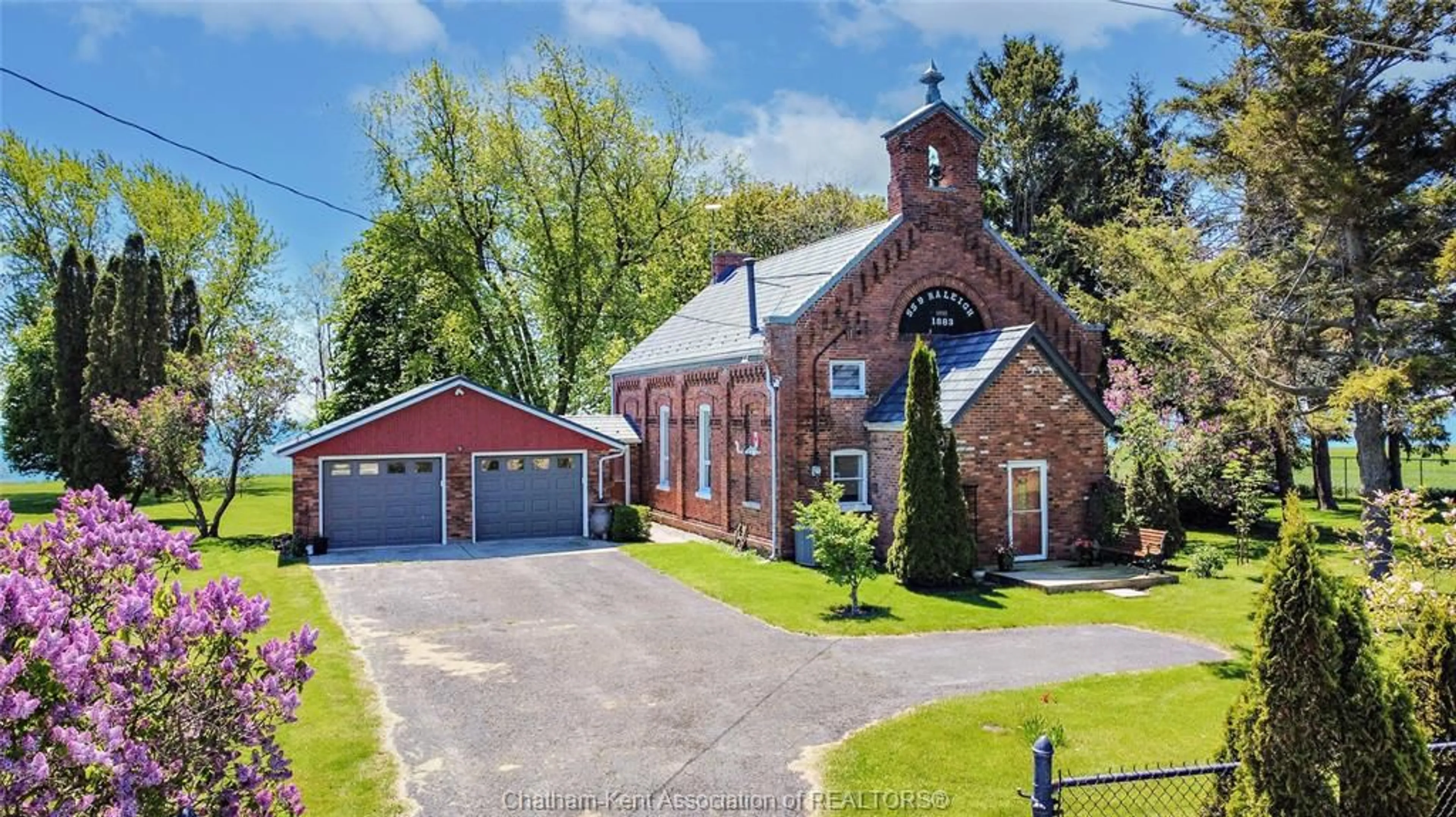 A pic from outside/outdoor area/front of a property/back of a property/a pic from drone, street for 6630 TALBOT Trail, Merlin Ontario N0P 1W0
