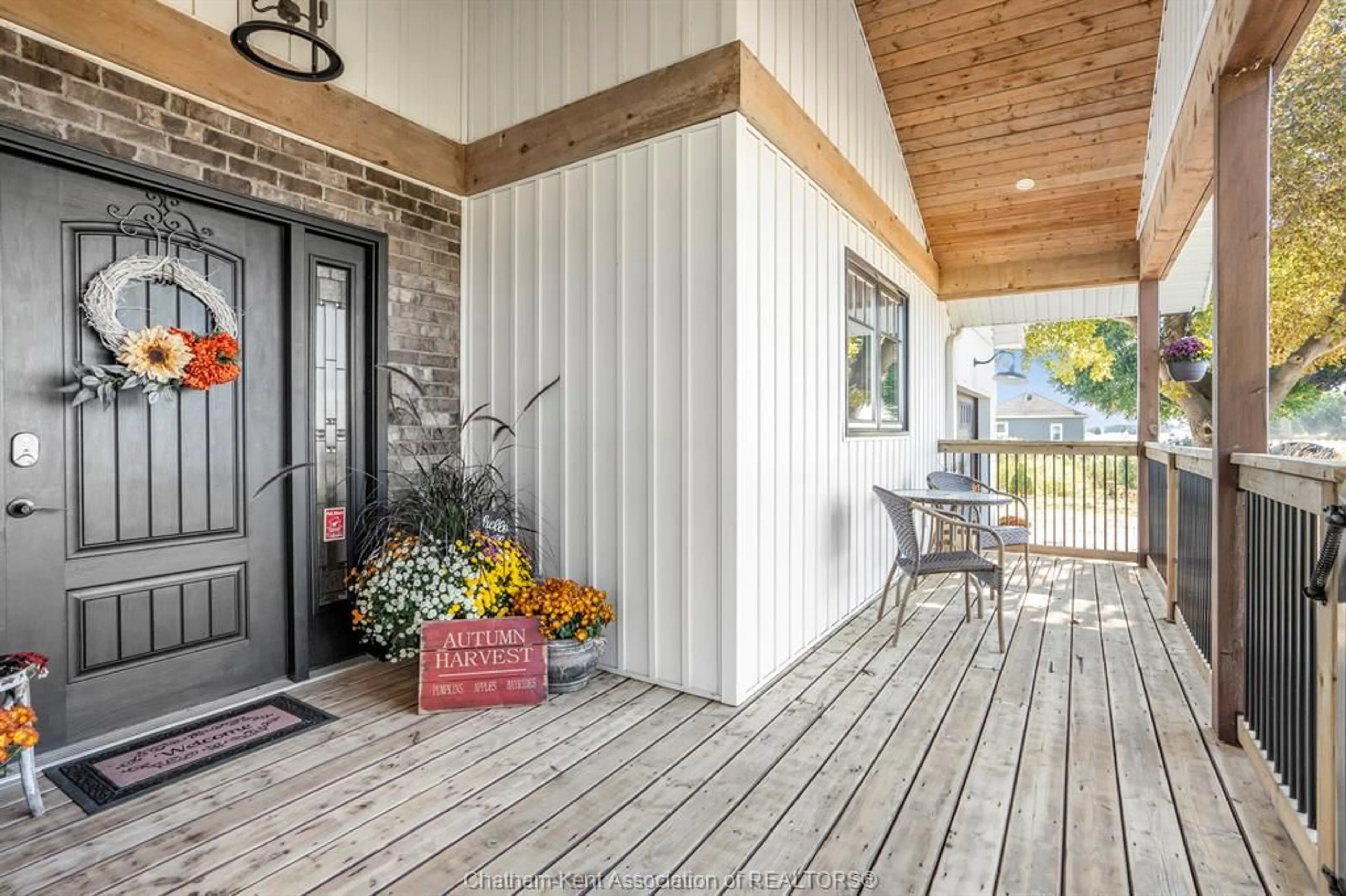 Indoor entryway for 24947 Bear Line Rd, Chatham-Kent Ontario N7M 5J8