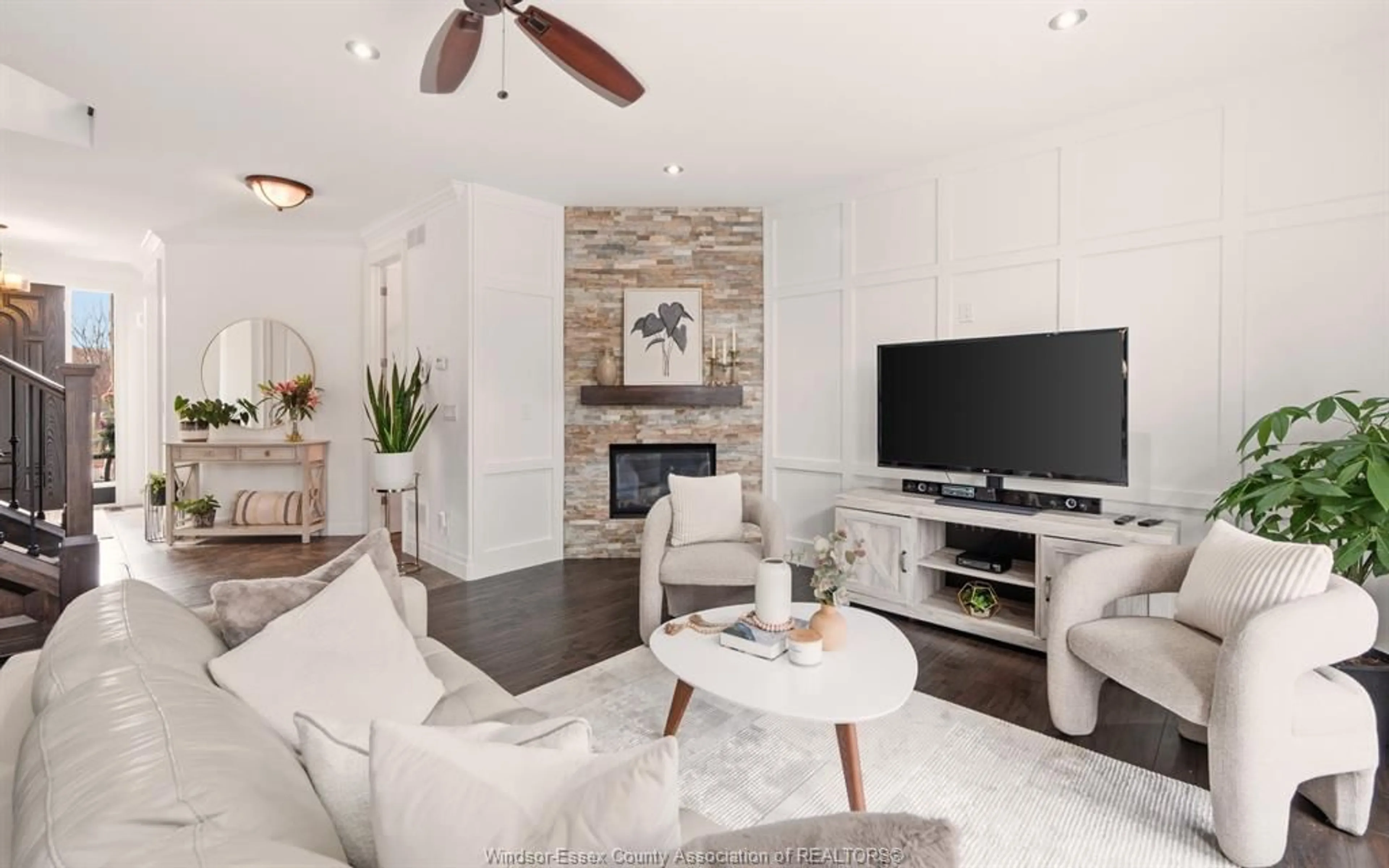 Living room with furniture, unknown for 425 Superior St, LaSalle Ontario N9J 3Z5