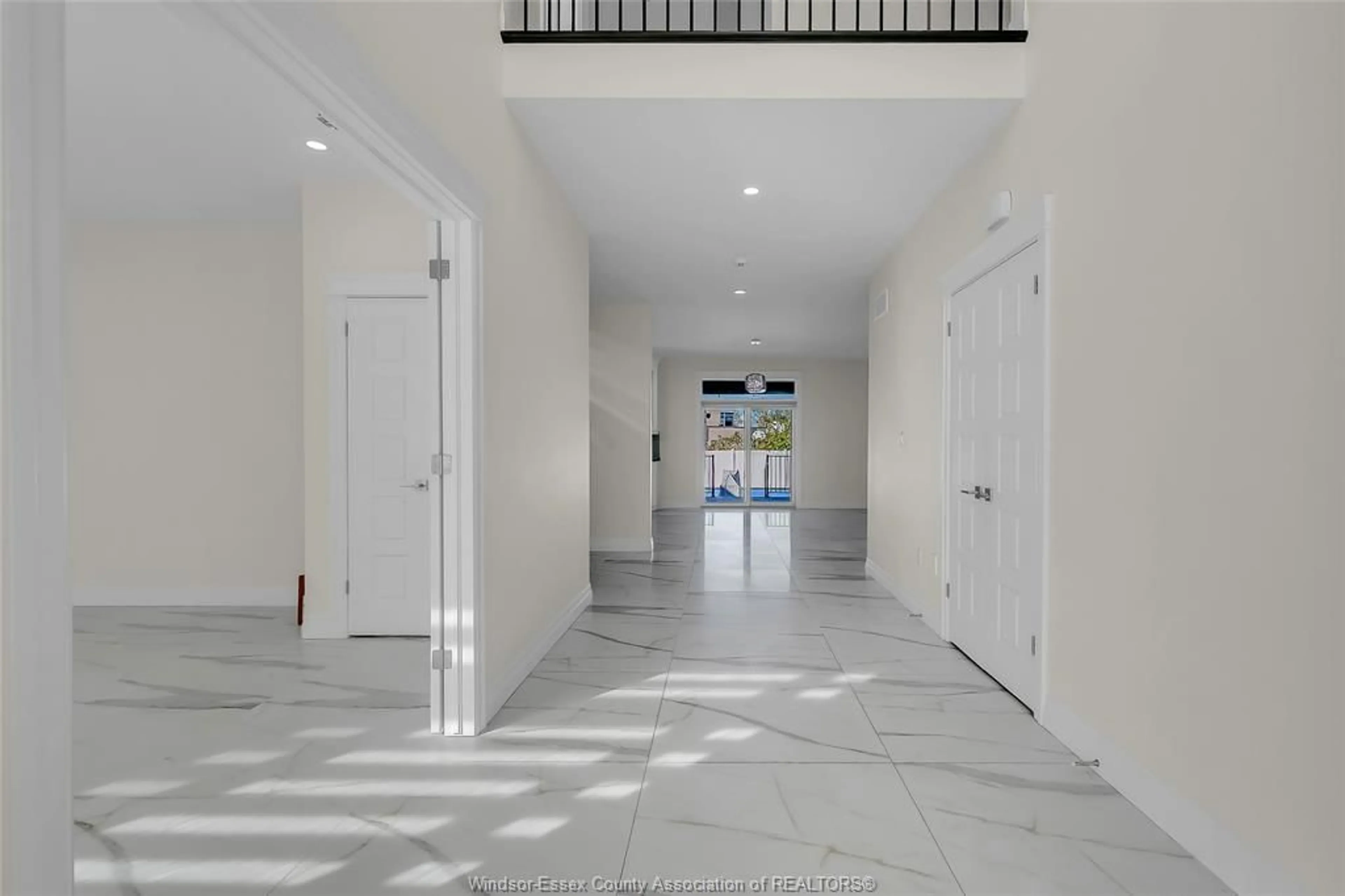 Indoor foyer for 1606 ROCKPORT St, Windsor Ontario N9E 0B2