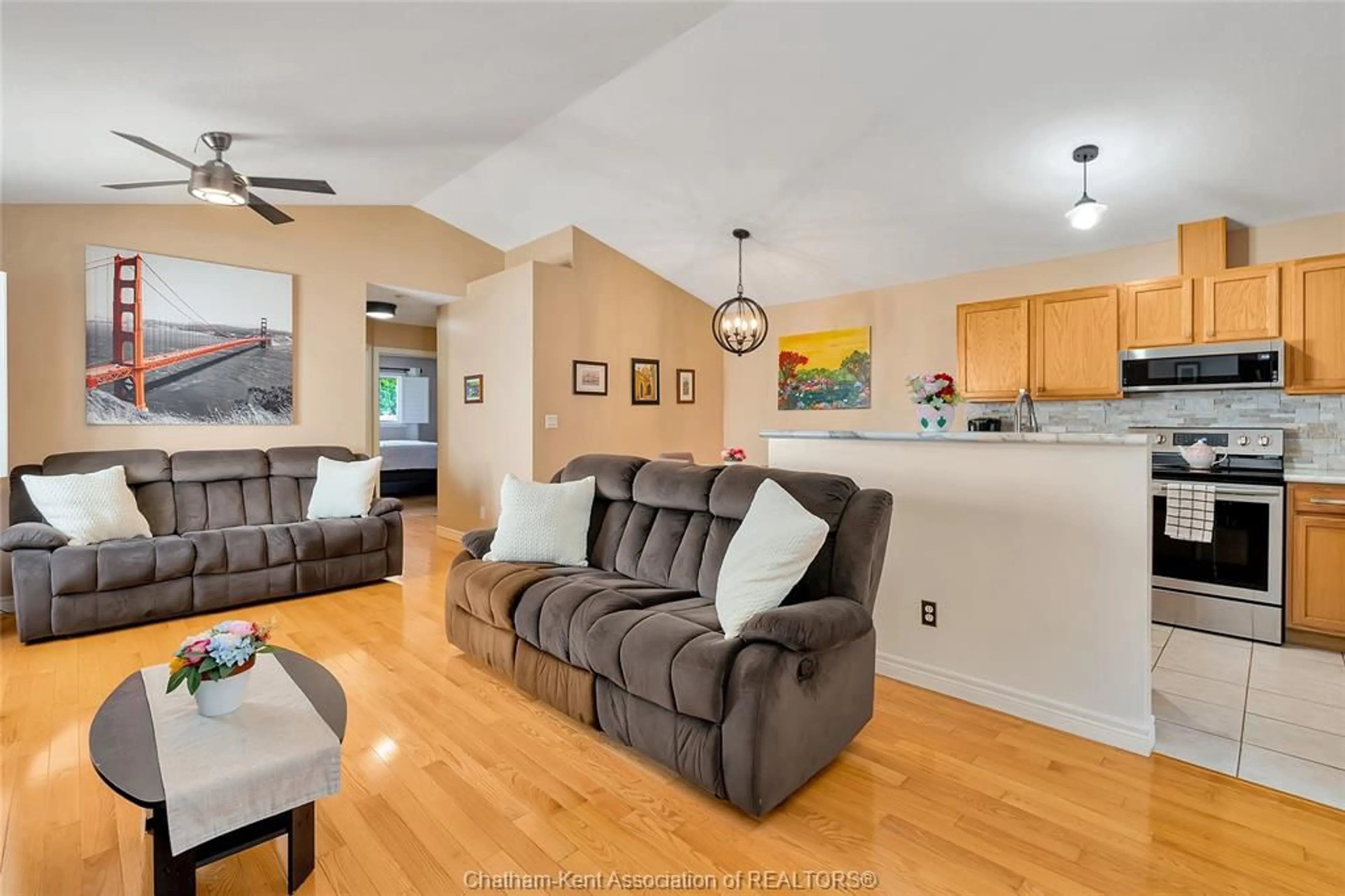 Living room with furniture, unknown for 10 Villa Crt, Chatham Ontario N7L 5P5