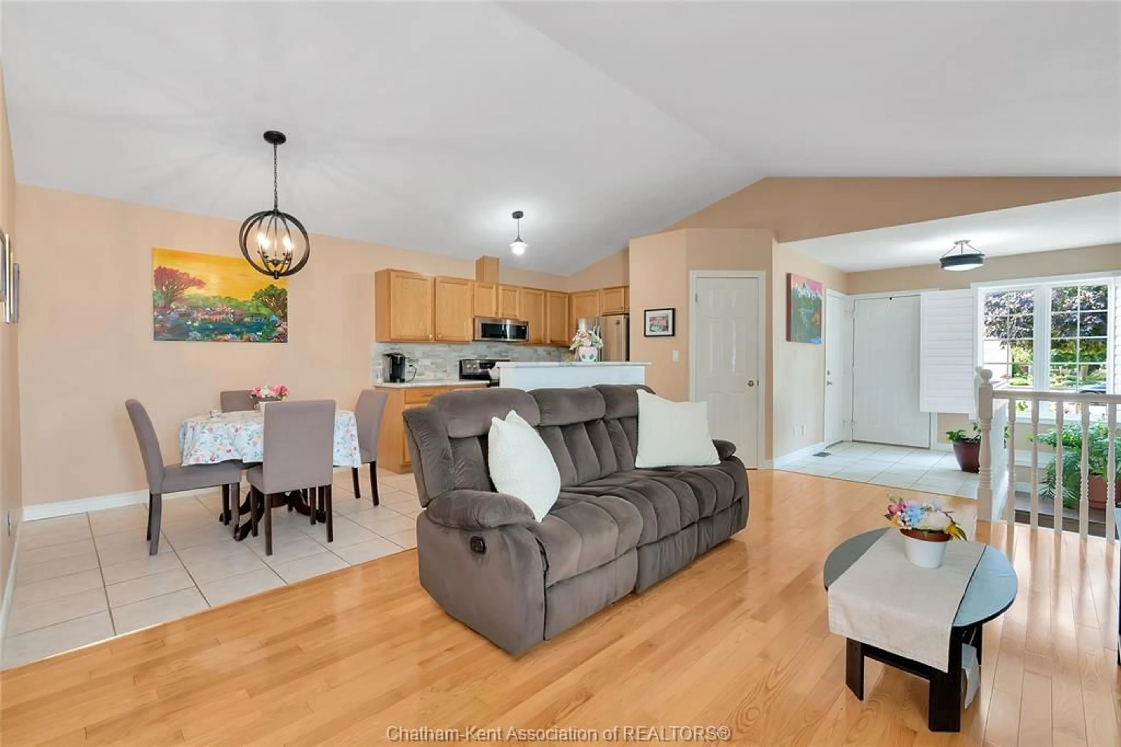 Open concept kitchen, unknown for 10 Villa Crt, Chatham Ontario N7L 5P5