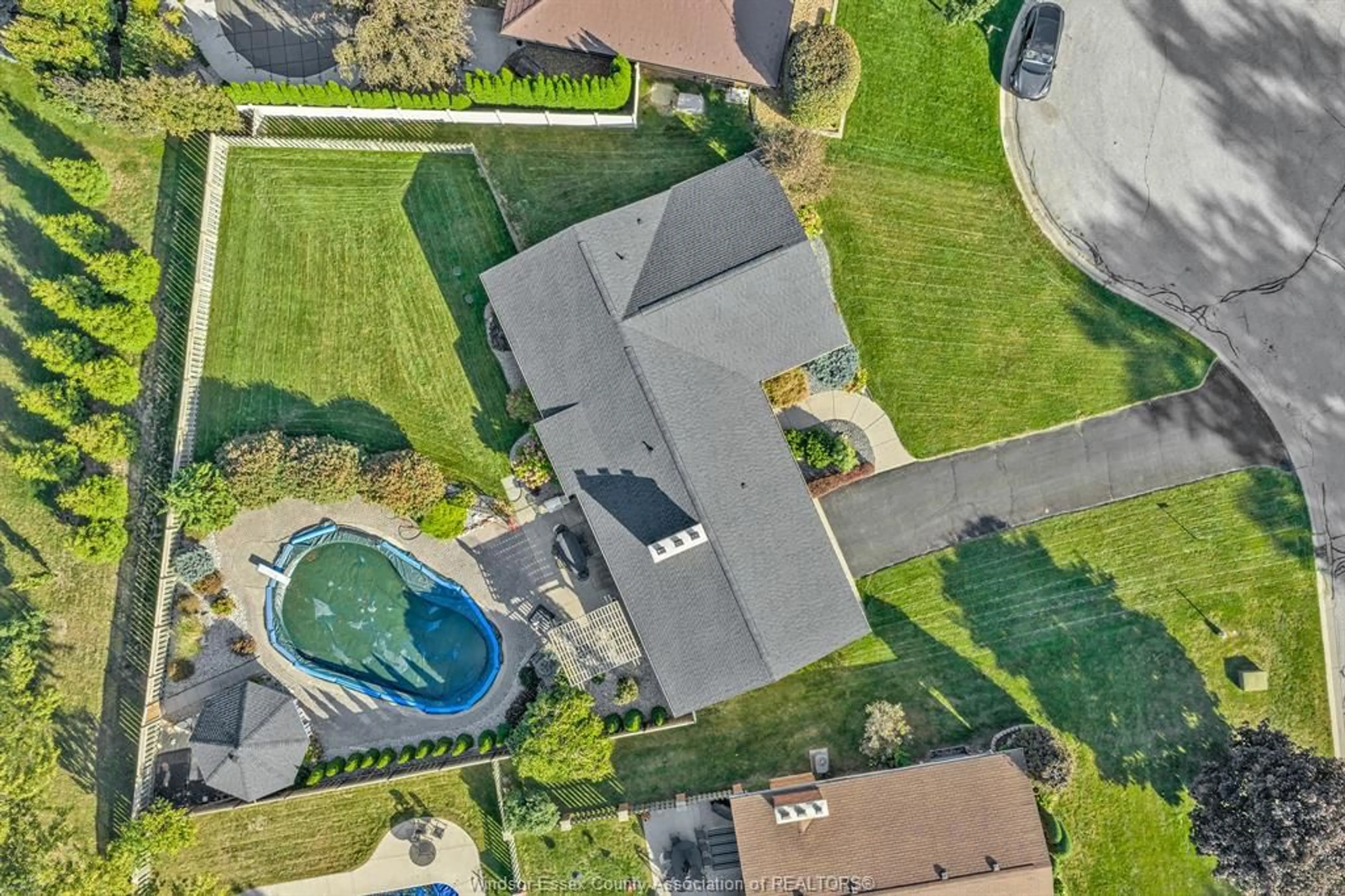 A pic from outside/outdoor area/front of a property/back of a property/a pic from drone, street for 7 LONGBEACH Dr, Leamington Ontario N8H 4H9