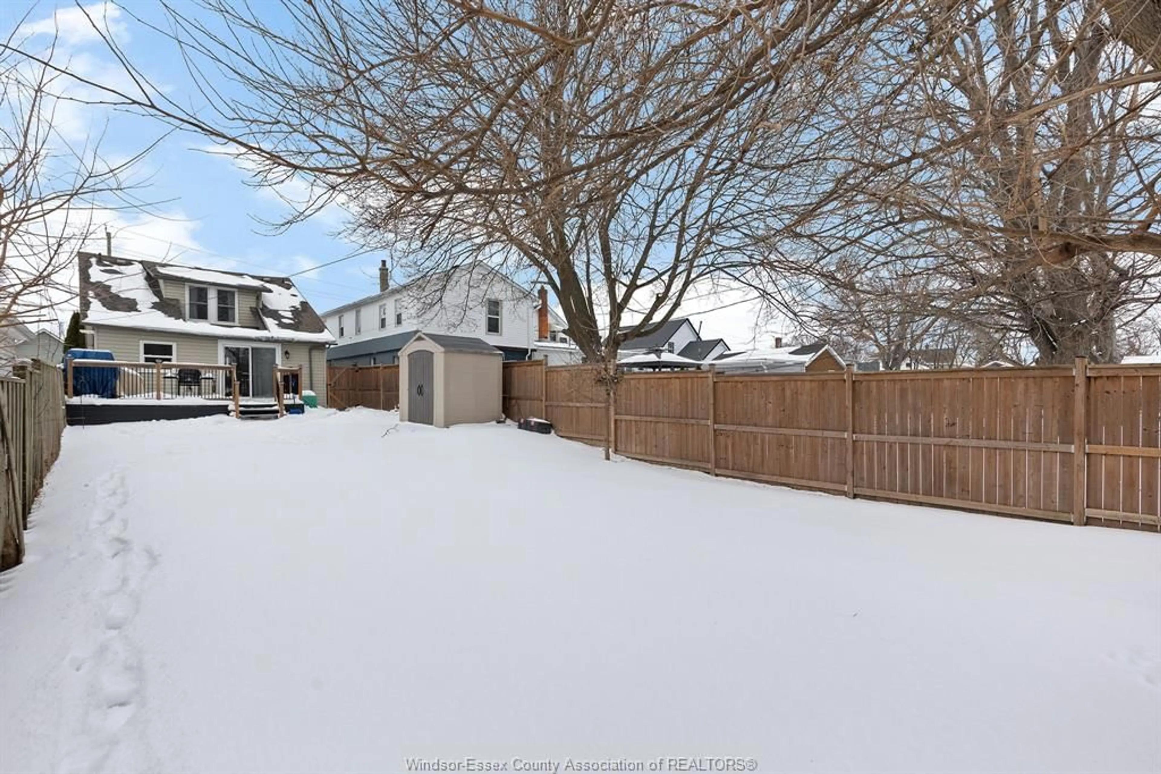 A pic from outside/outdoor area/front of a property/back of a property/a pic from drone, street for 287 SEYMOUR St, Amherstburg Ontario N9V 2B7