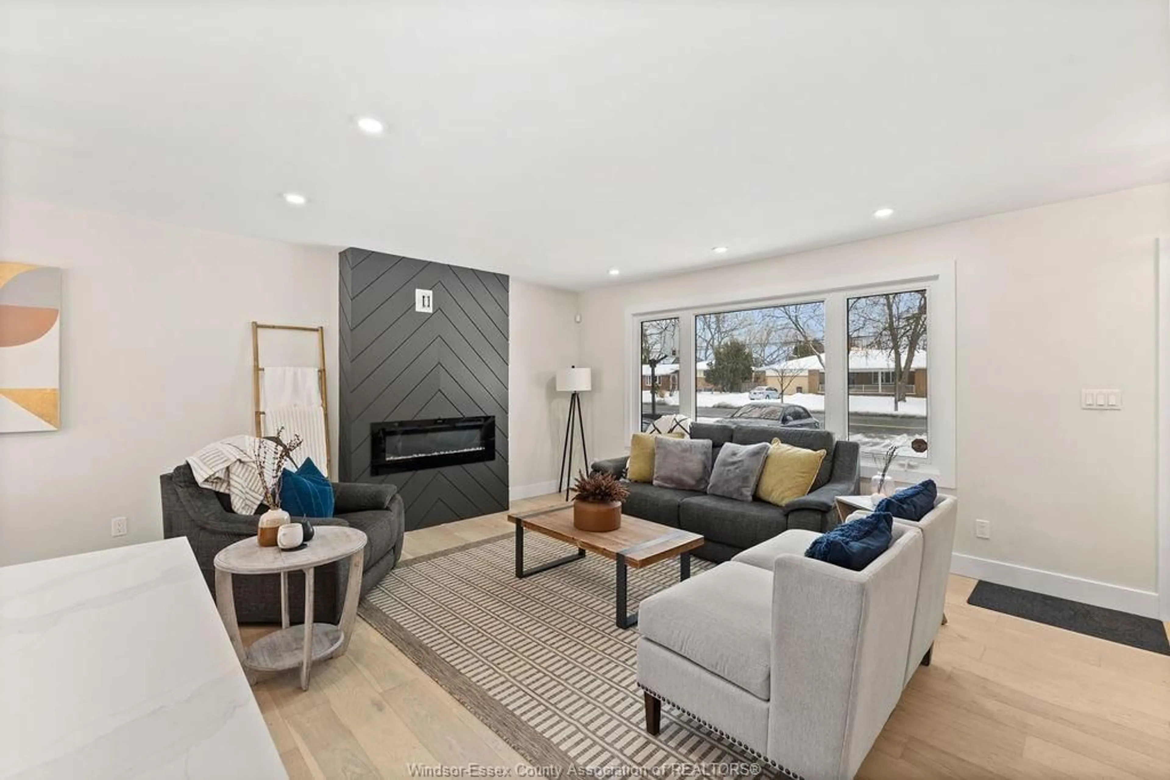 Living room with furniture, unknown for 4385 HURON CHURCH LINE Rd, LaSalle Ontario N8H 1H3