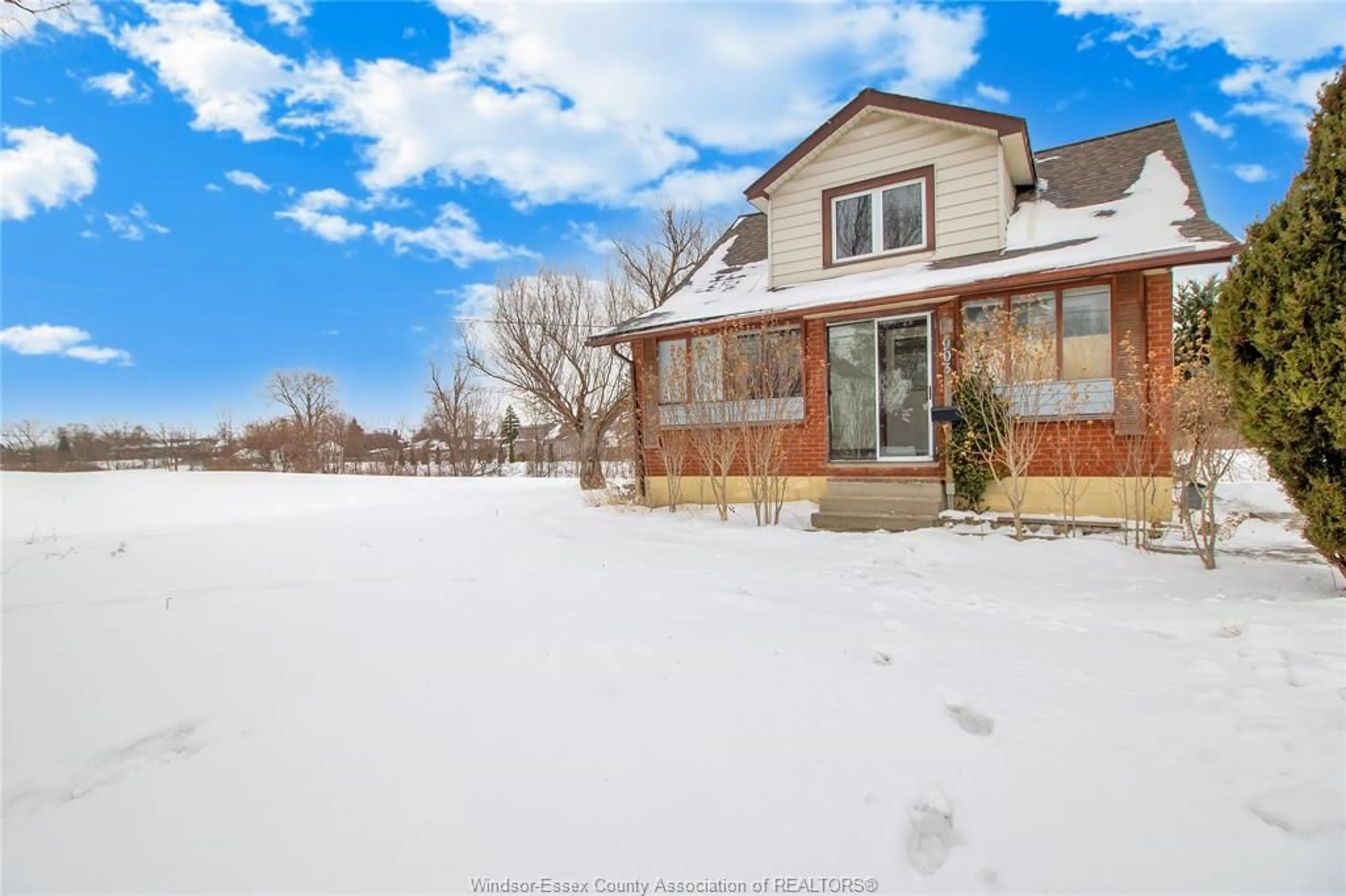 A pic from outside/outdoor area/front of a property/back of a property/a pic from drone, unknown for 903 GRAND MARAIS, Windsor Ontario N8X 3M9