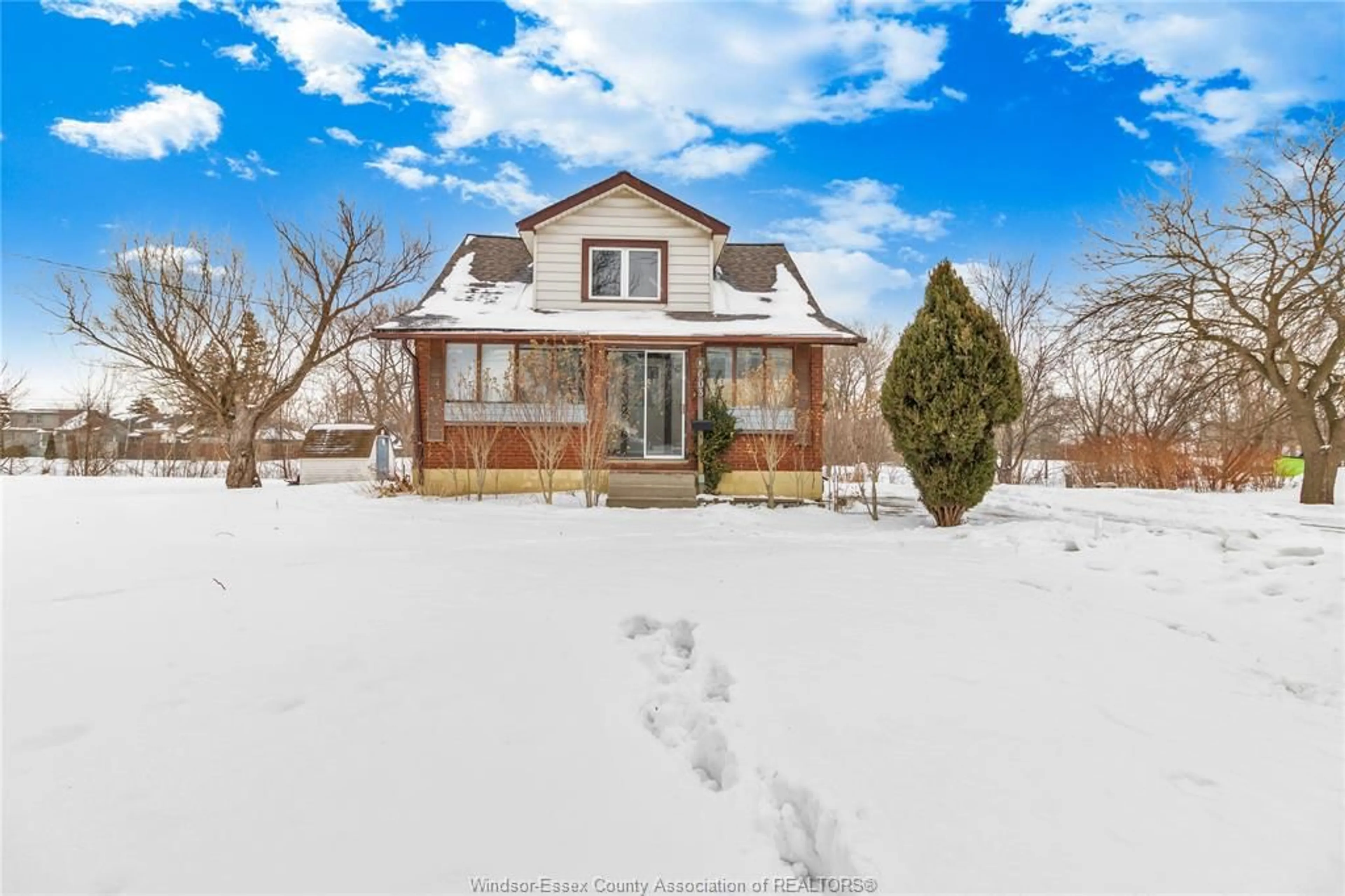 Unknown for 903 GRAND MARAIS, Windsor Ontario N8X 3M9