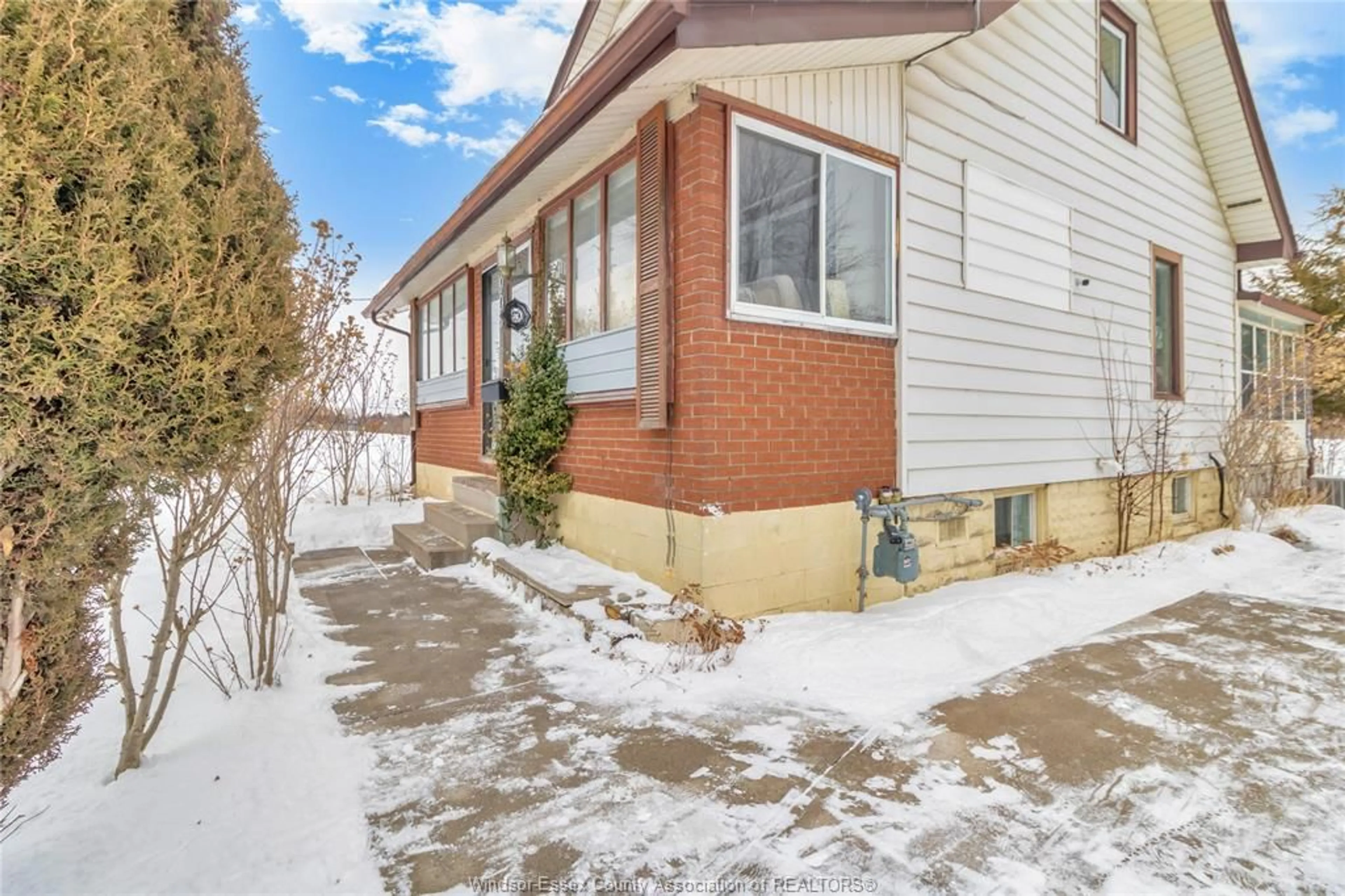 Unknown for 903 GRAND MARAIS, Windsor Ontario N8X 3M9