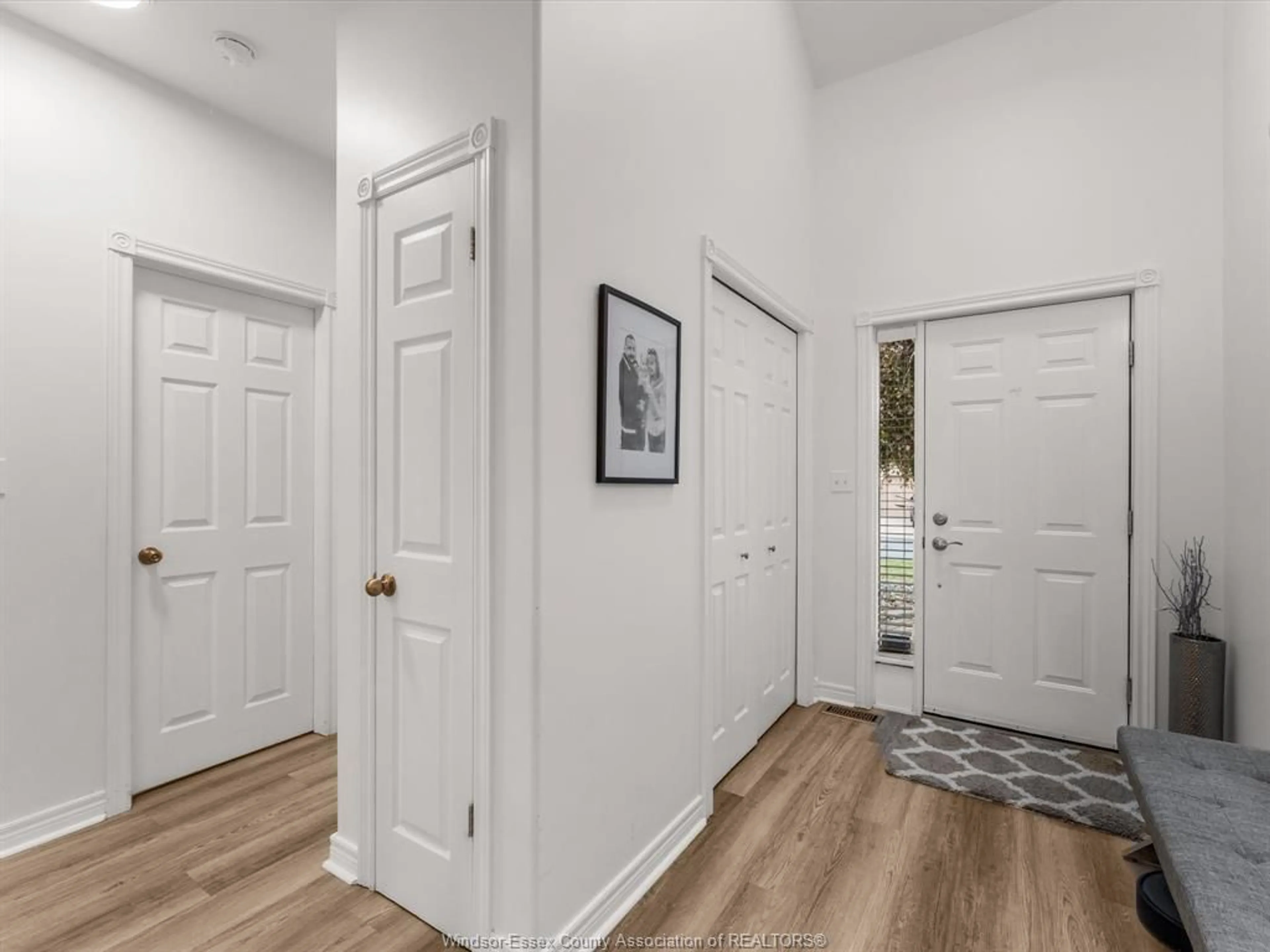 Indoor entryway for 381 TUSCANY Cres, Tecumseh Ontario N8N 4W6