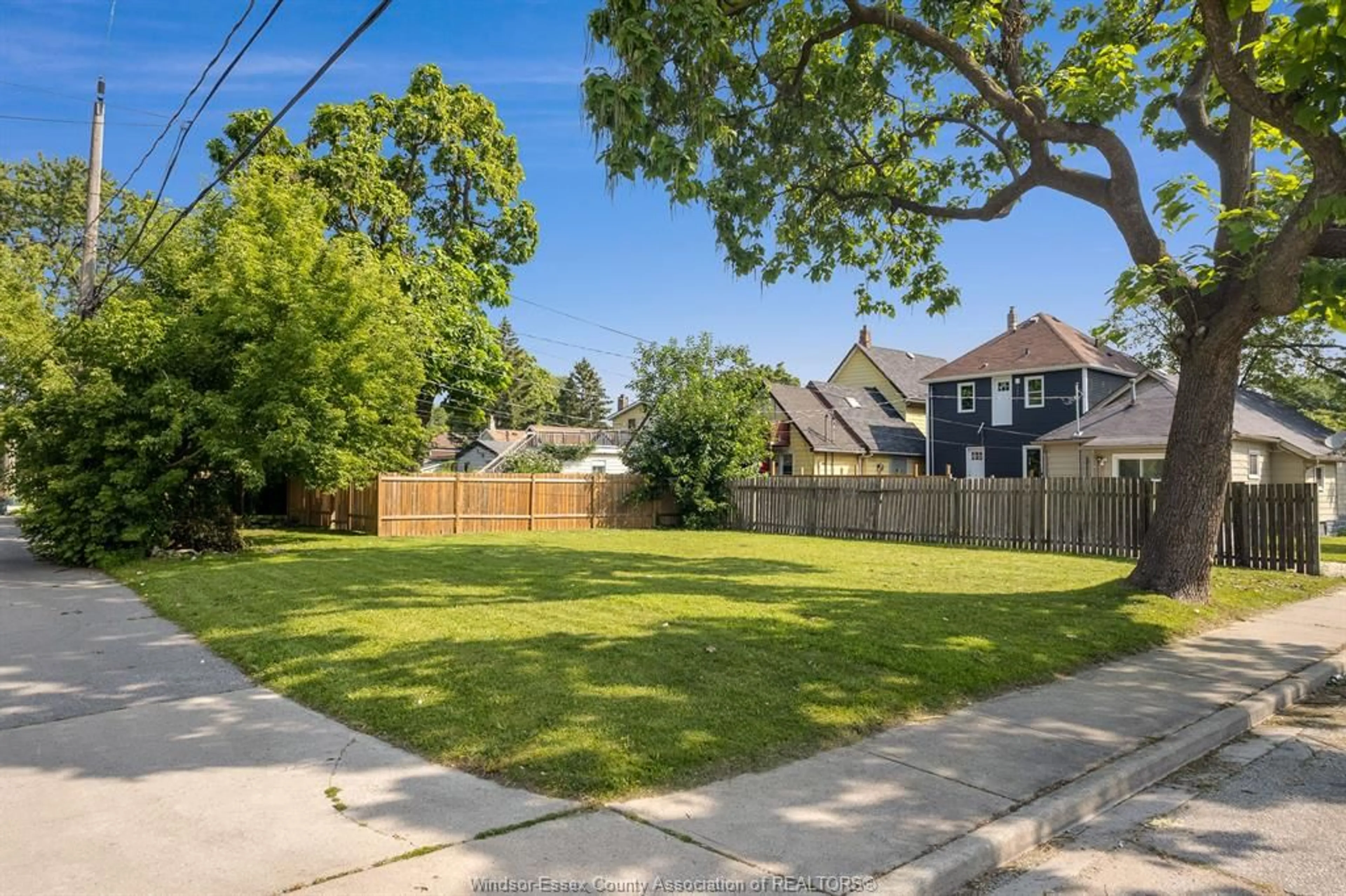 A pic from outside/outdoor area/front of a property/back of a property/a pic from drone, street for V/L BRANT St, Windsor Ontario N9A 3E5