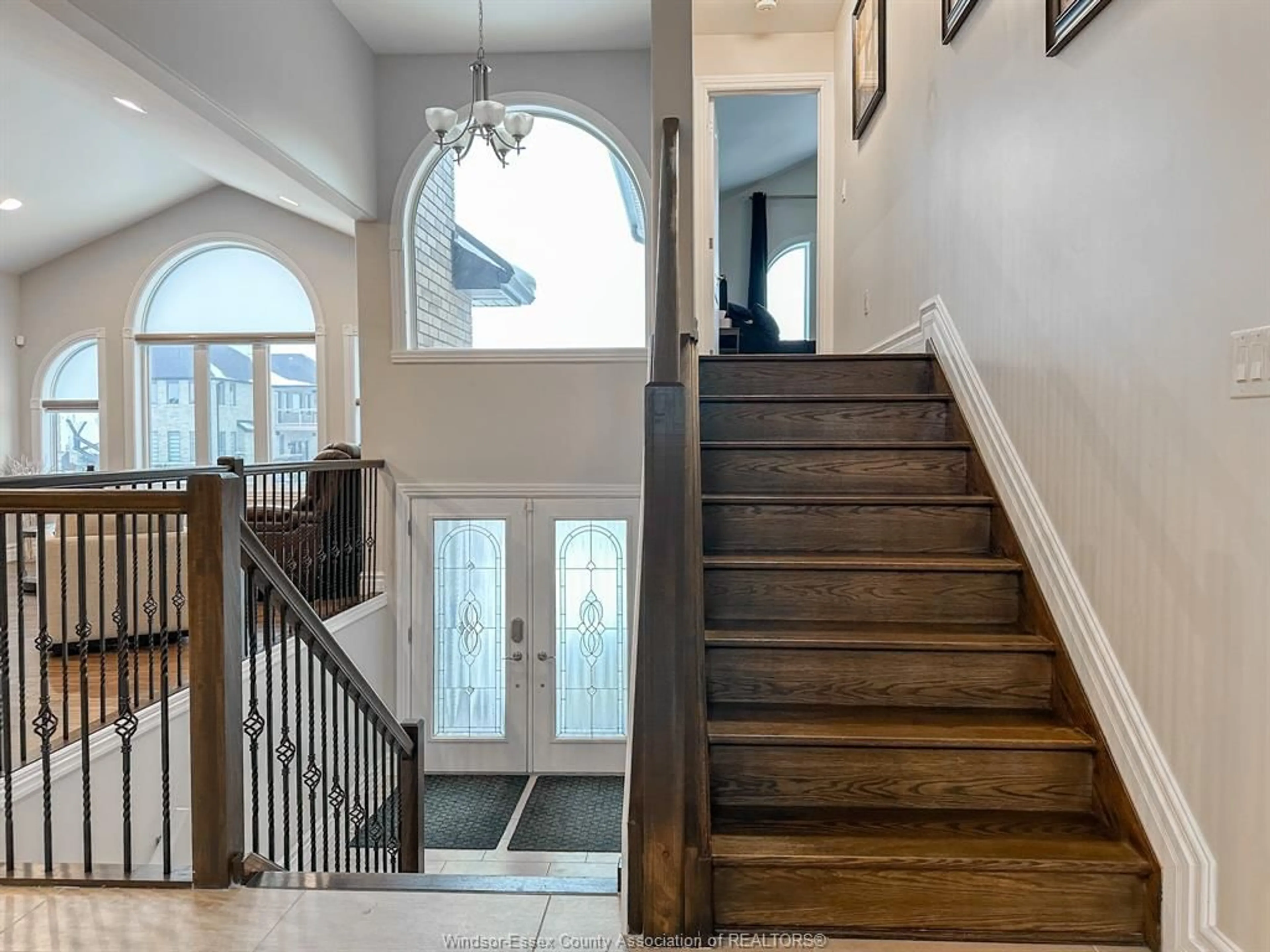 Indoor entryway for 156 SUMMER ST, Lakeshore Ontario N0R 1A0