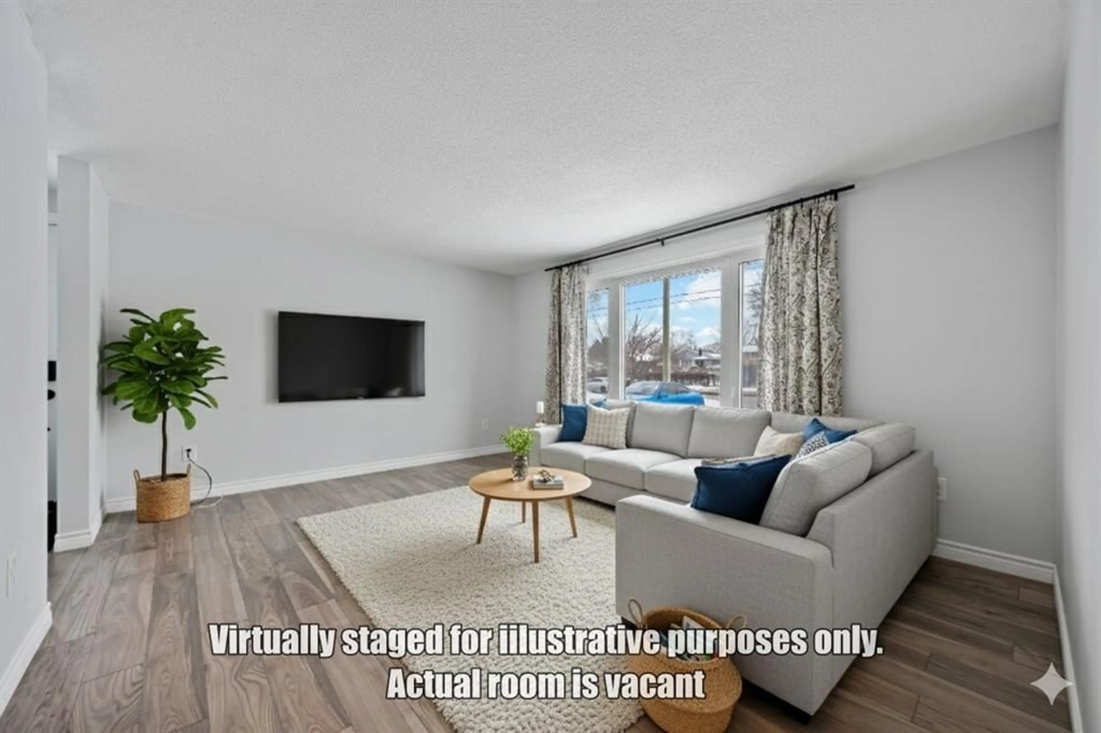 Living room with furniture, unknown for 407 MURPHY Rd, Sarnia Ontario N7S 5G8