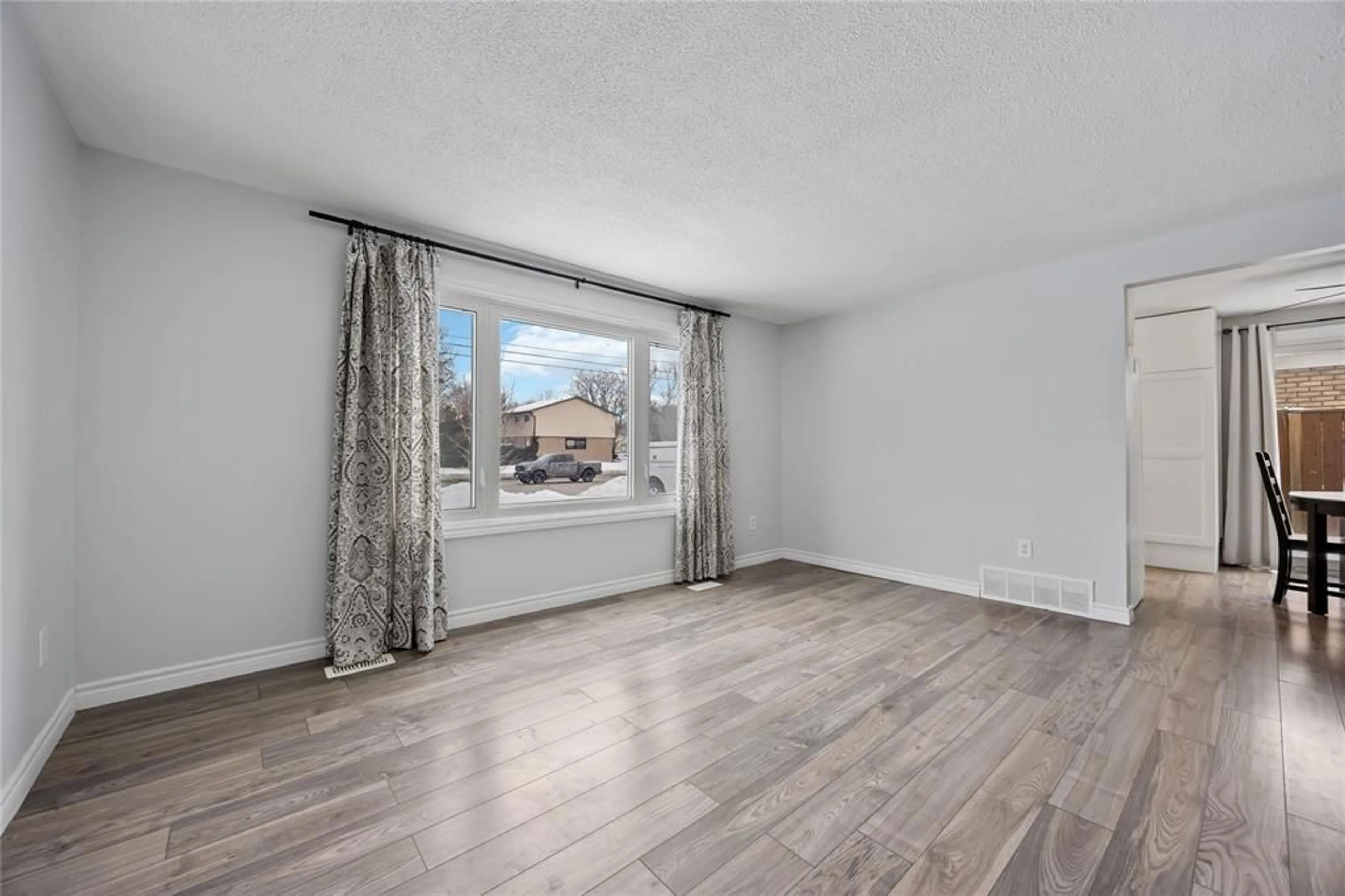 A pic of a room for 407 MURPHY Rd, Sarnia Ontario N7S 5G8