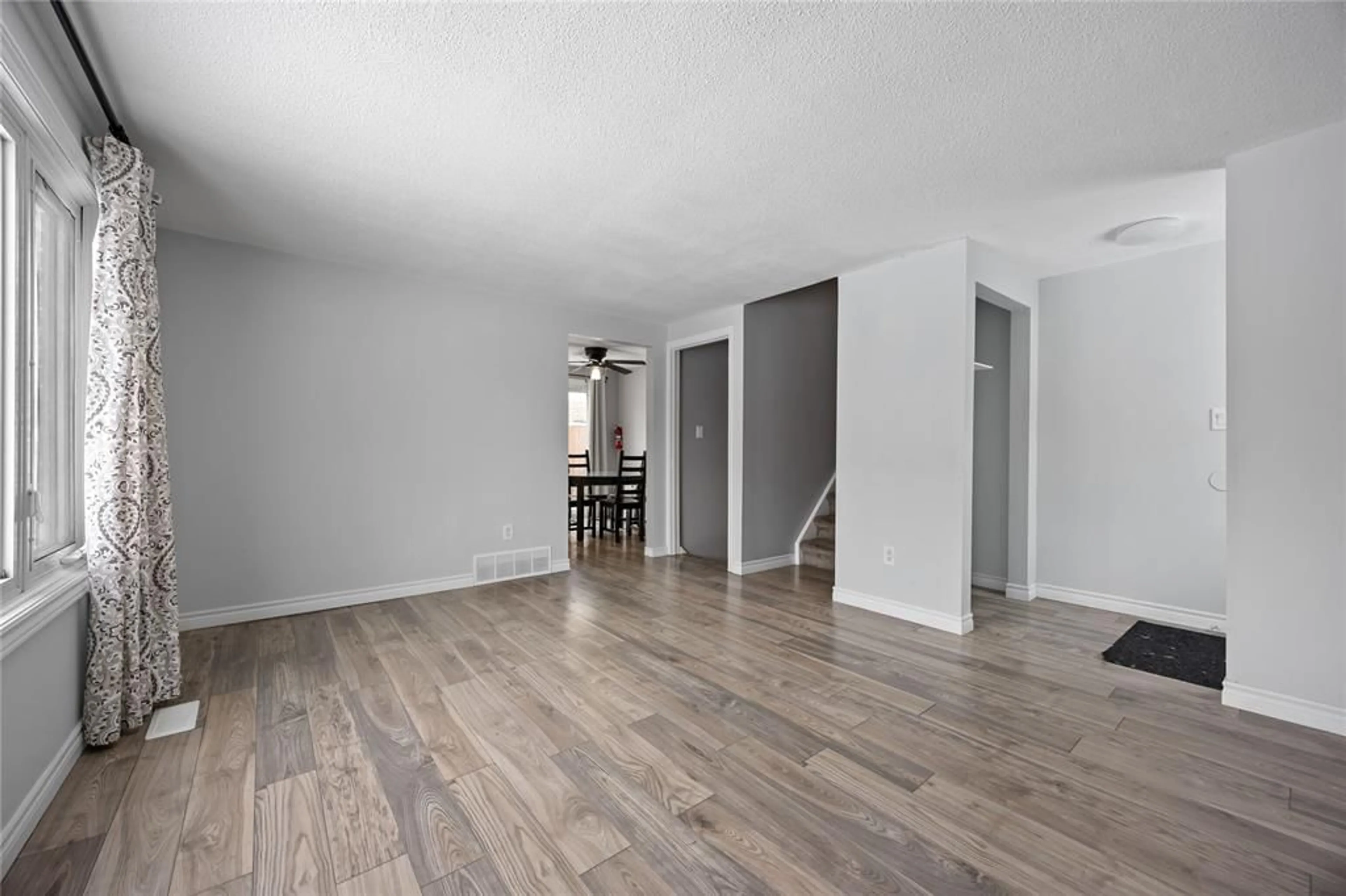 A pic of a room for 407 MURPHY Rd, Sarnia Ontario N7S 5G8