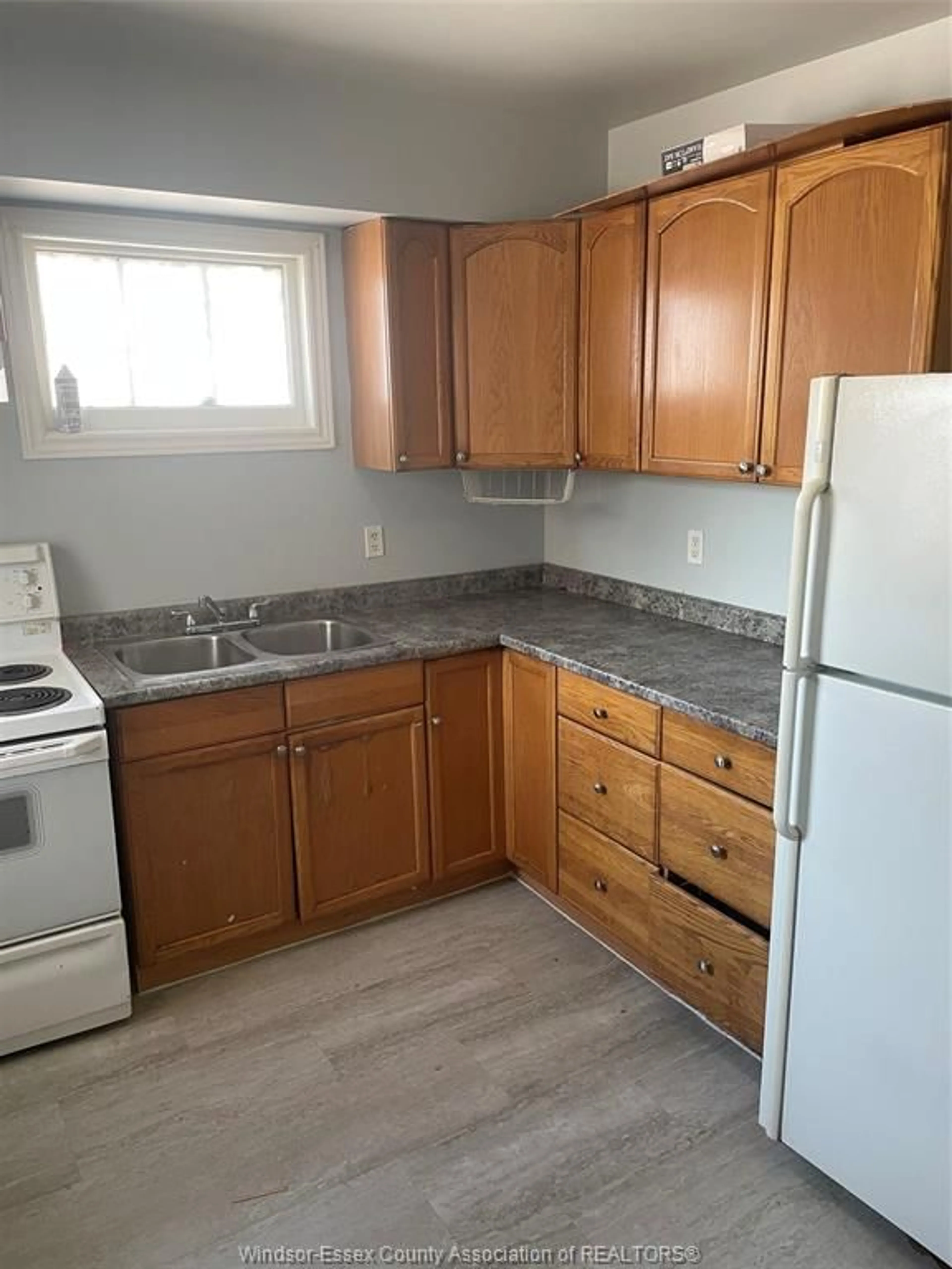 Standard kitchen, unknown for 3643 SEMINOLE St, Windsor Ontario N8Y 1Y5