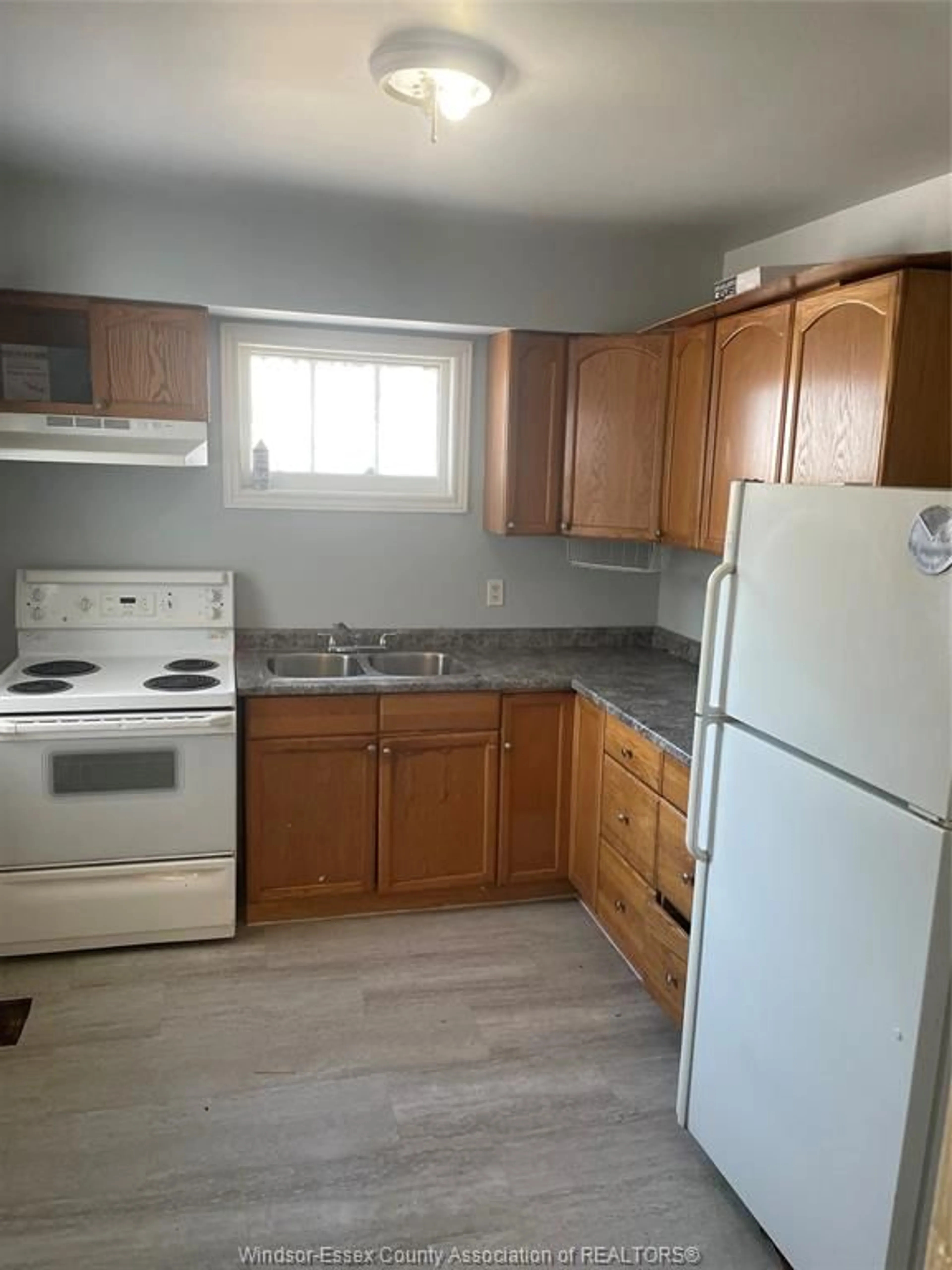 Standard kitchen, unknown for 3643 SEMINOLE St, Windsor Ontario N8Y 1Y5