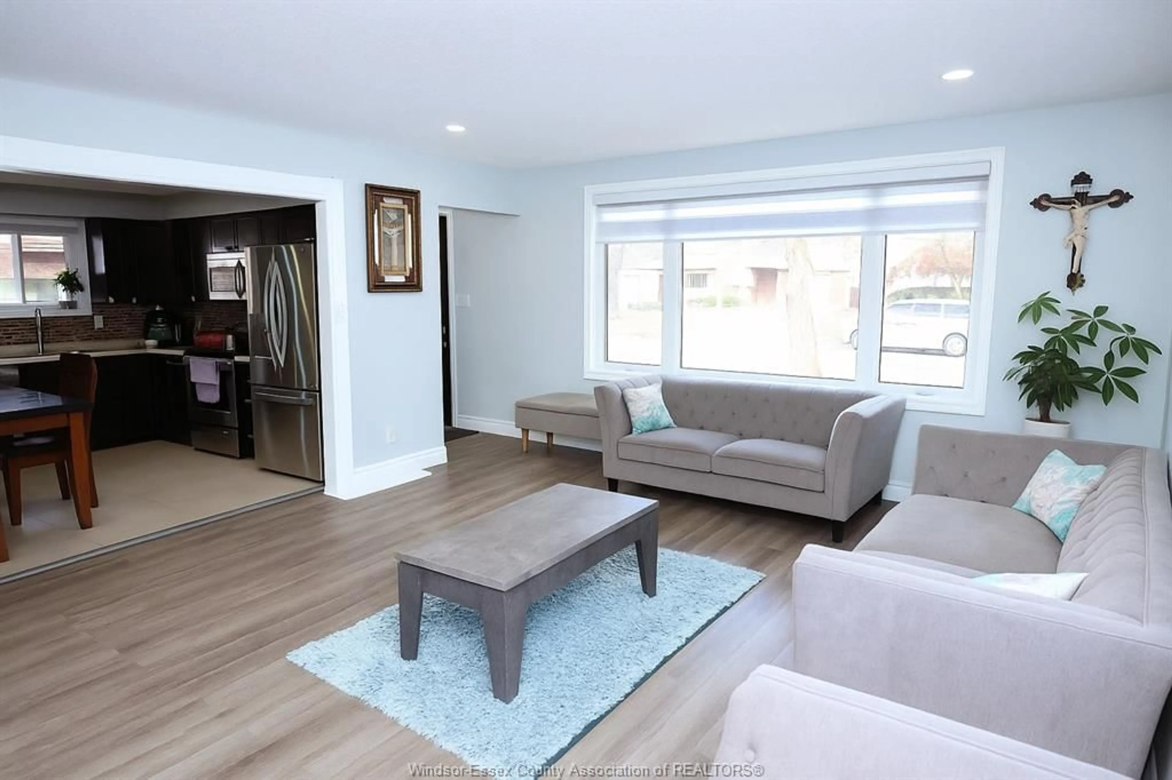Living room with furniture, wood/laminate floor for 3125 LOCUST Crt, Windsor Ontario N8R 2B1