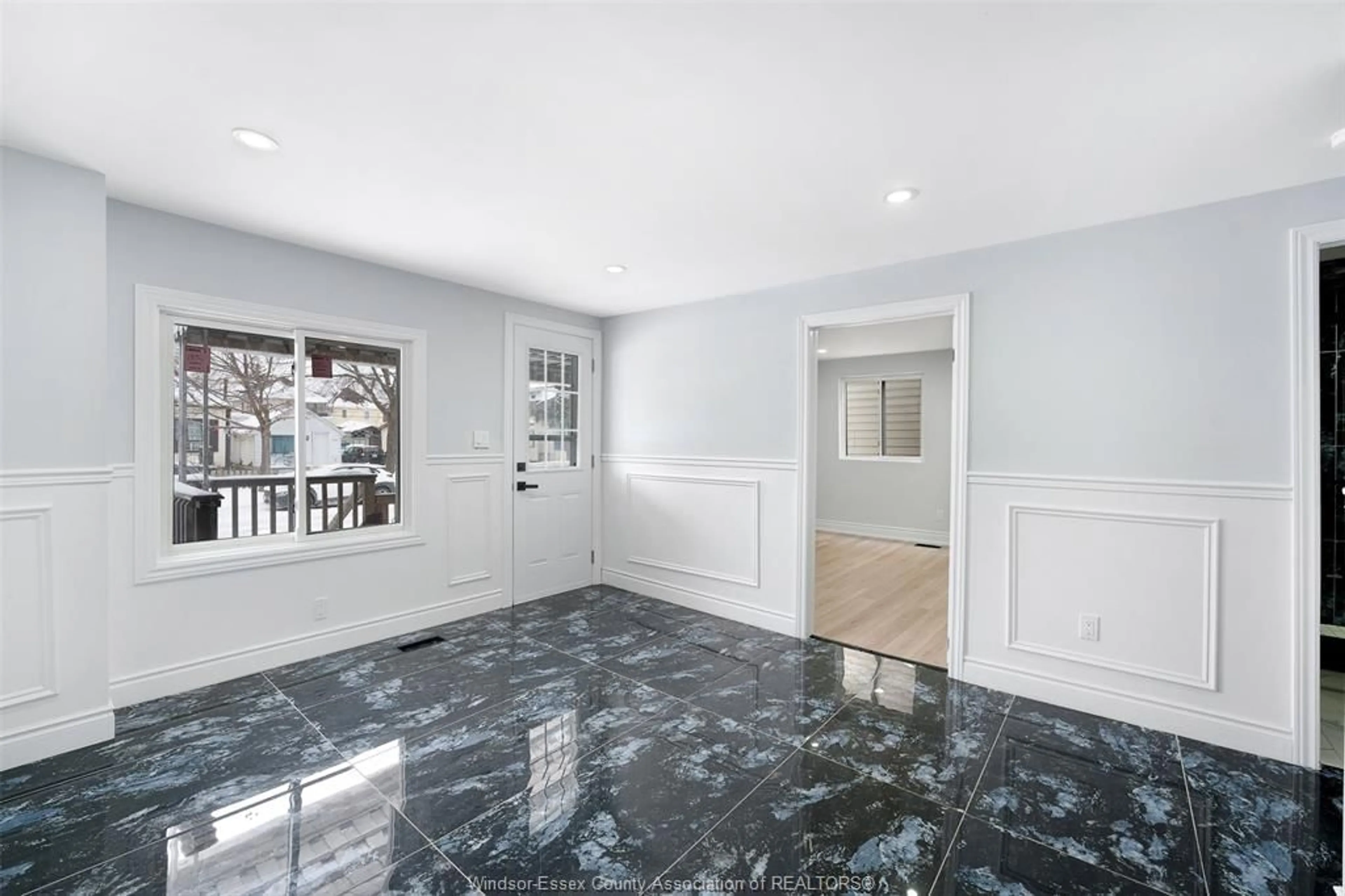 Unknown for 1055 HIGHLAND Ave, Windsor Ontario N9A 1R6